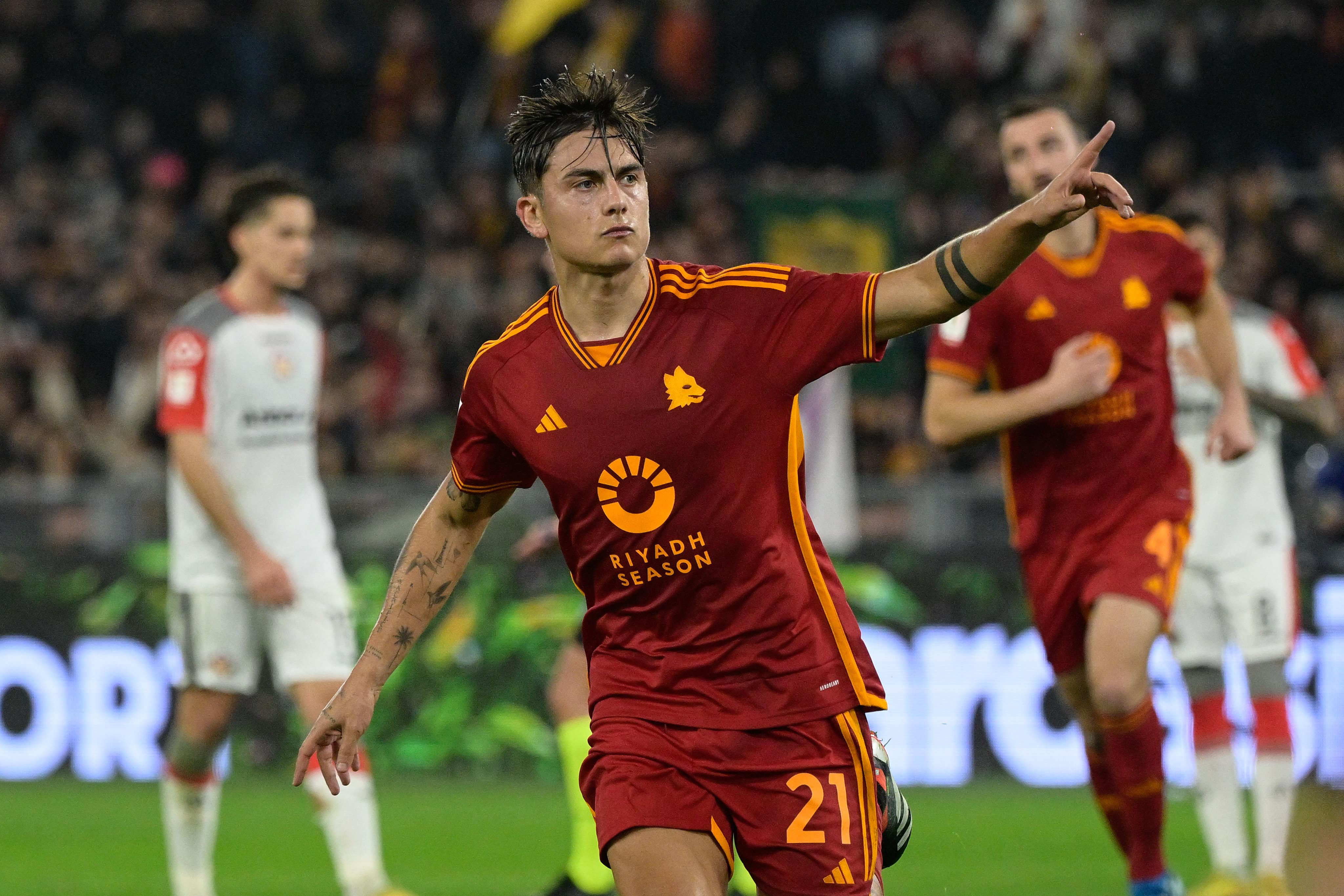 Dybala mudou o jogo contra Cremonese e classificou a Roma, que ter&aacute; pela frente a arquirrival Lazio na Copa It&aacute;lia
