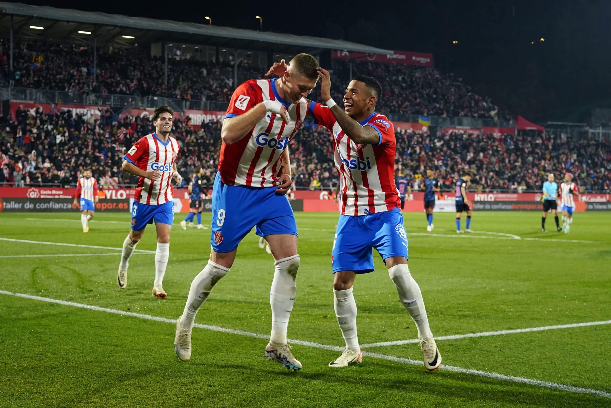 Hat-trick rel&acirc;mpago de Dovbyk em goleada sobre o Sevilla mant&eacute;m o Girona na lideran&ccedil;a de La Liga