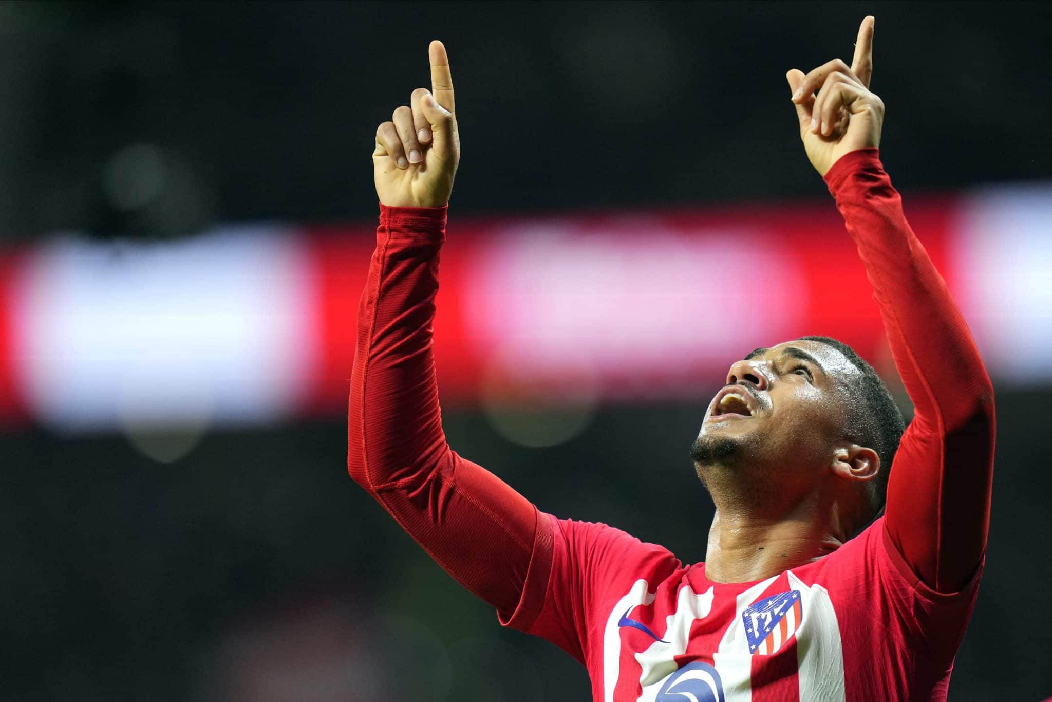 Samuel Lino (de novo) jogou muita bola, o Atl&eacute;tico de Madrid bateu o Valencia e ultrapassou o Barcelona