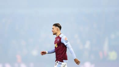 Para atravessar a n&eacute;voa da m&aacute; fase, o Aston Villa tem em m&atilde;os o lanterna Sheffield United
