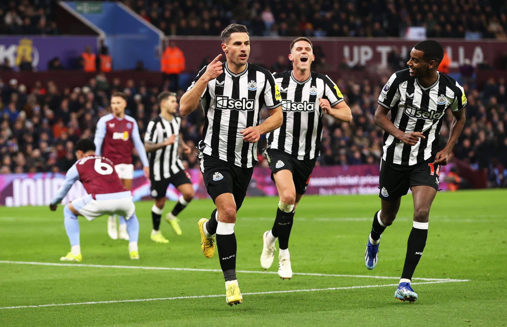 Para conseguir uma improv&aacute;vel vit&oacute;ria sobre o Villa, o Newcastle contou com a noite artilheira de Sch&auml;r