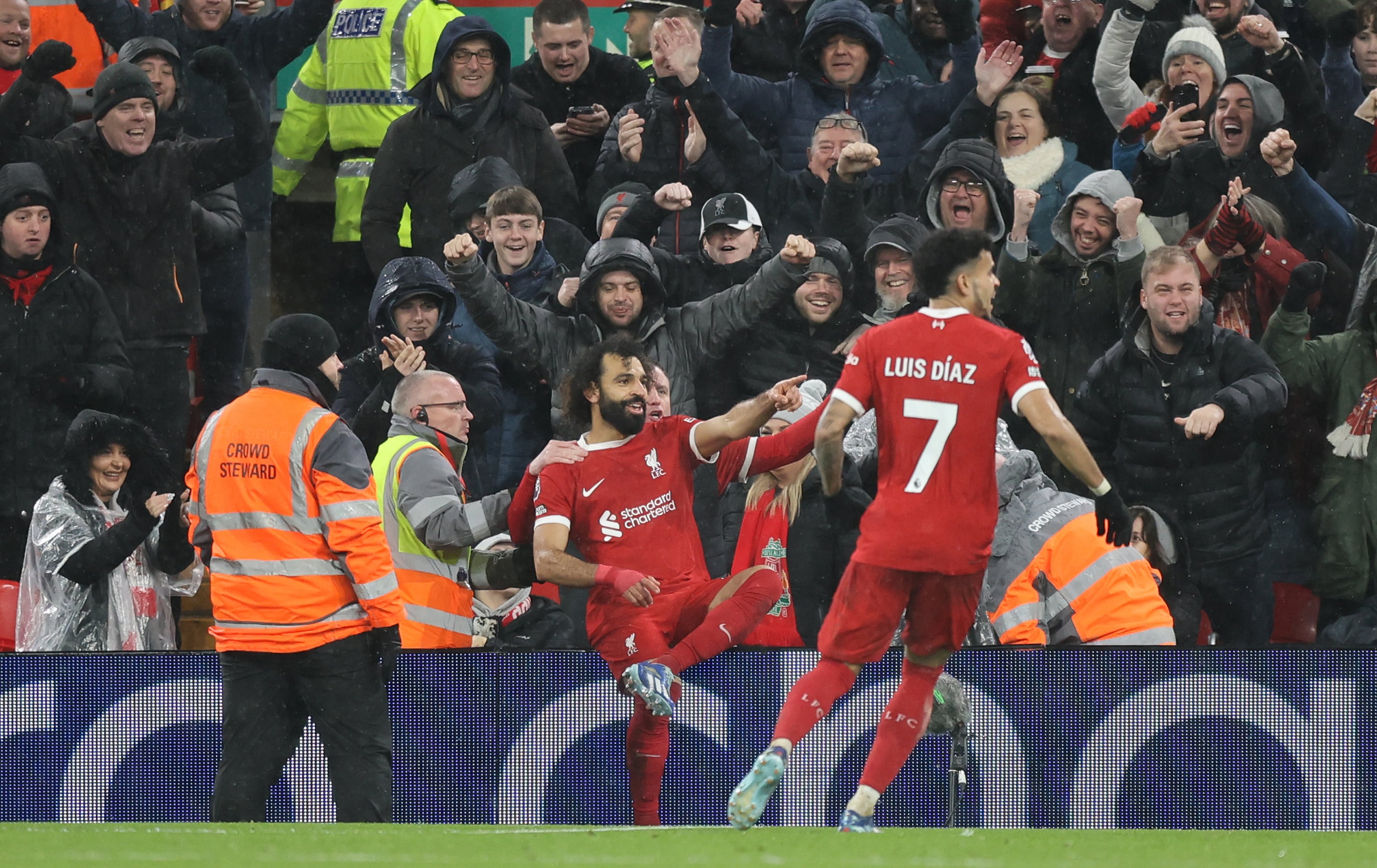 Com direito a marca hist&oacute;rica de Salah, Liverpool vence o Newcastle e amplia vantagem na Premier League