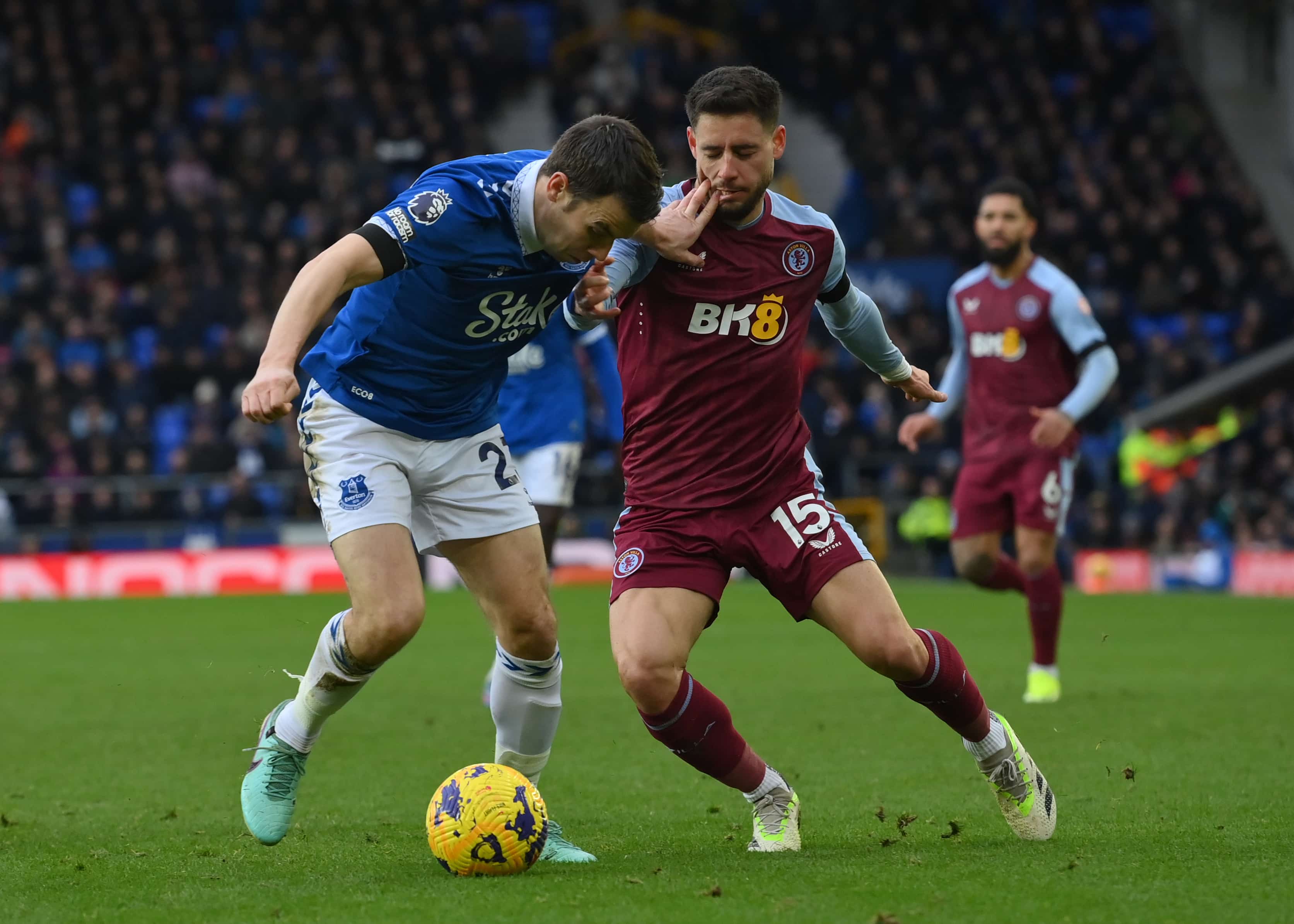 Everton e Aston Villa at&eacute; tentaram, mas n&atilde;o sa&iacute;ram do 0 a 0 e o empate acabou ficando ruim para ambos