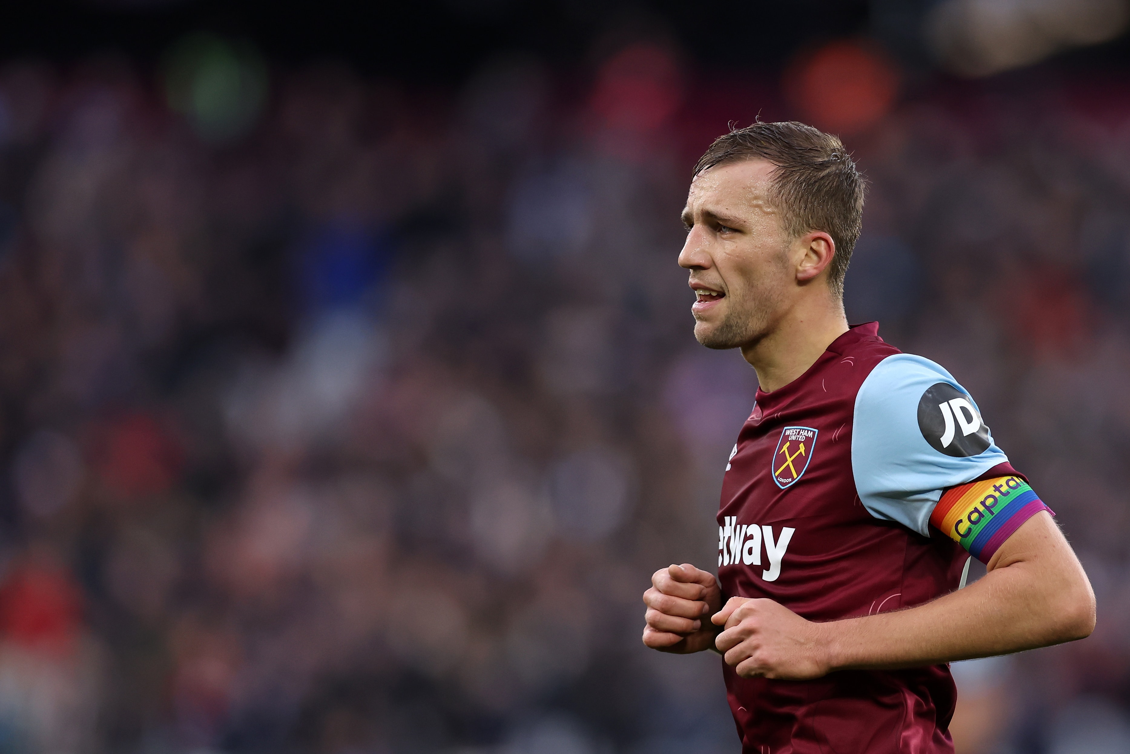 Destaque do West Ham h&aacute; anos, Soucek renova seu contrato at&eacute; 2027: &lsquo;Esta &eacute; a minha casa&rsquo;