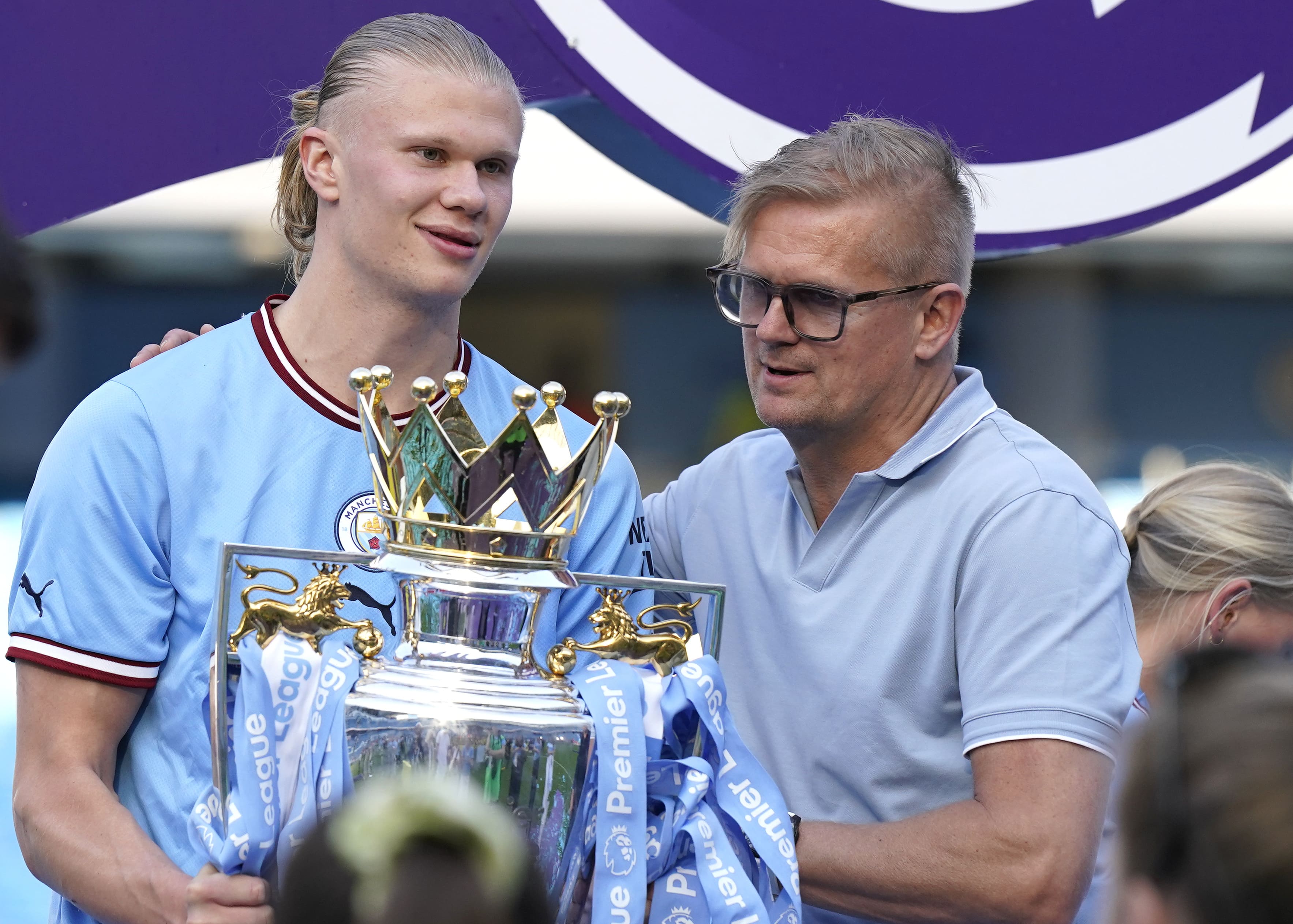 &lsquo;N&atilde;o t&iacute;nhamos ideia&rsquo;: pai de Haaland se explica ap&oacute;s rea&ccedil;&atilde;o surpresa com Messi eleito melhor do mundo no The Best