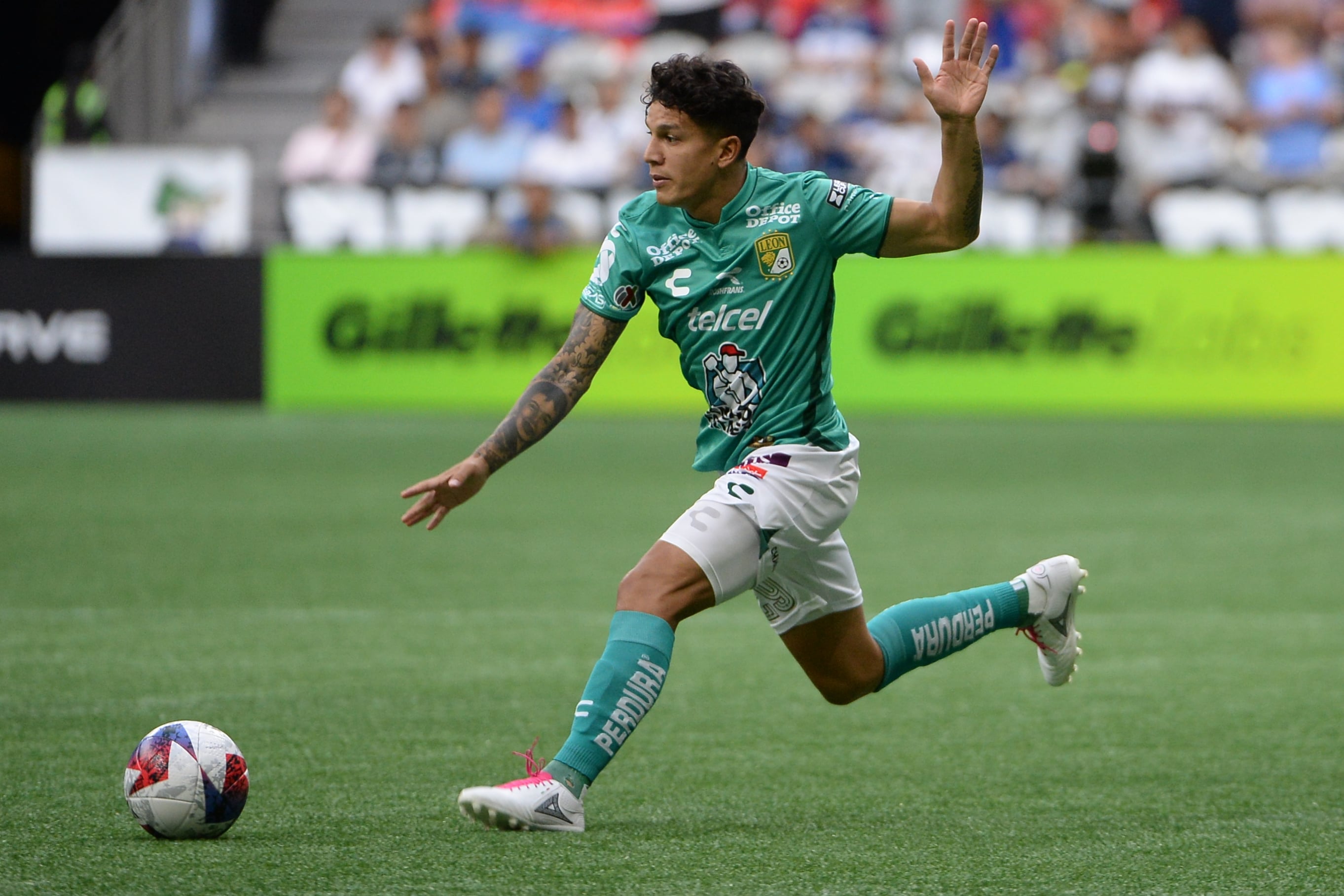 Hermanos na mira: Cruzeiro se aproxima de repatriar Romero e tem propostas recusadas por rival