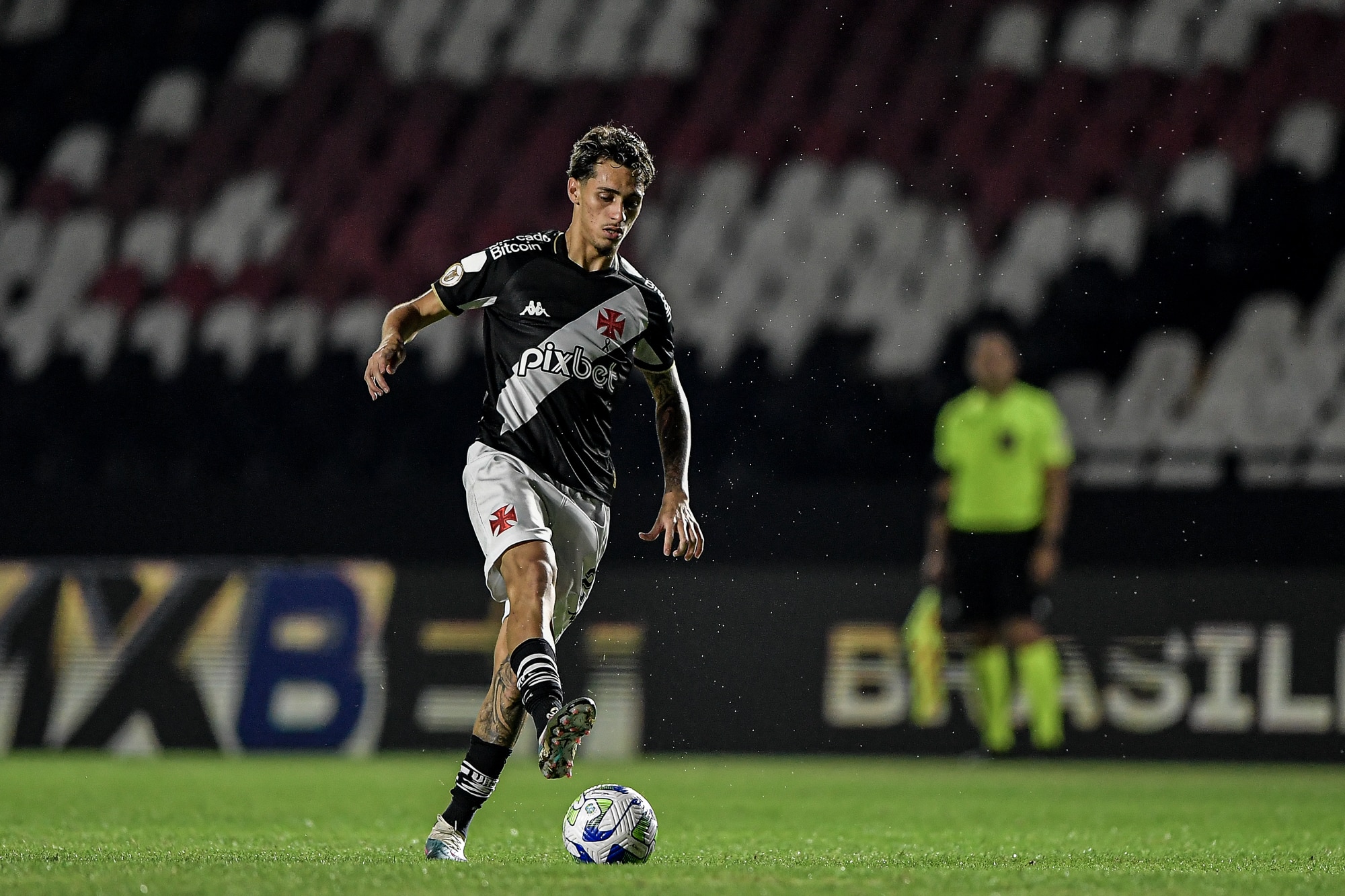 Vasco acerta venda de Marlon Gomes para o Shakhtar Donetsk, e meia n&atilde;o atua mais pelo clube