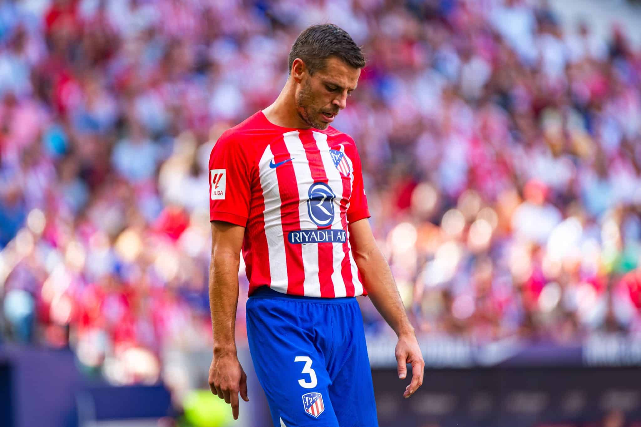 P&eacute;ssima not&iacute;cia para Simeone: Azpilicueta rompe menisco e vira desfalque por longo per&iacute;odo no Atl&eacute;tico de Madrid