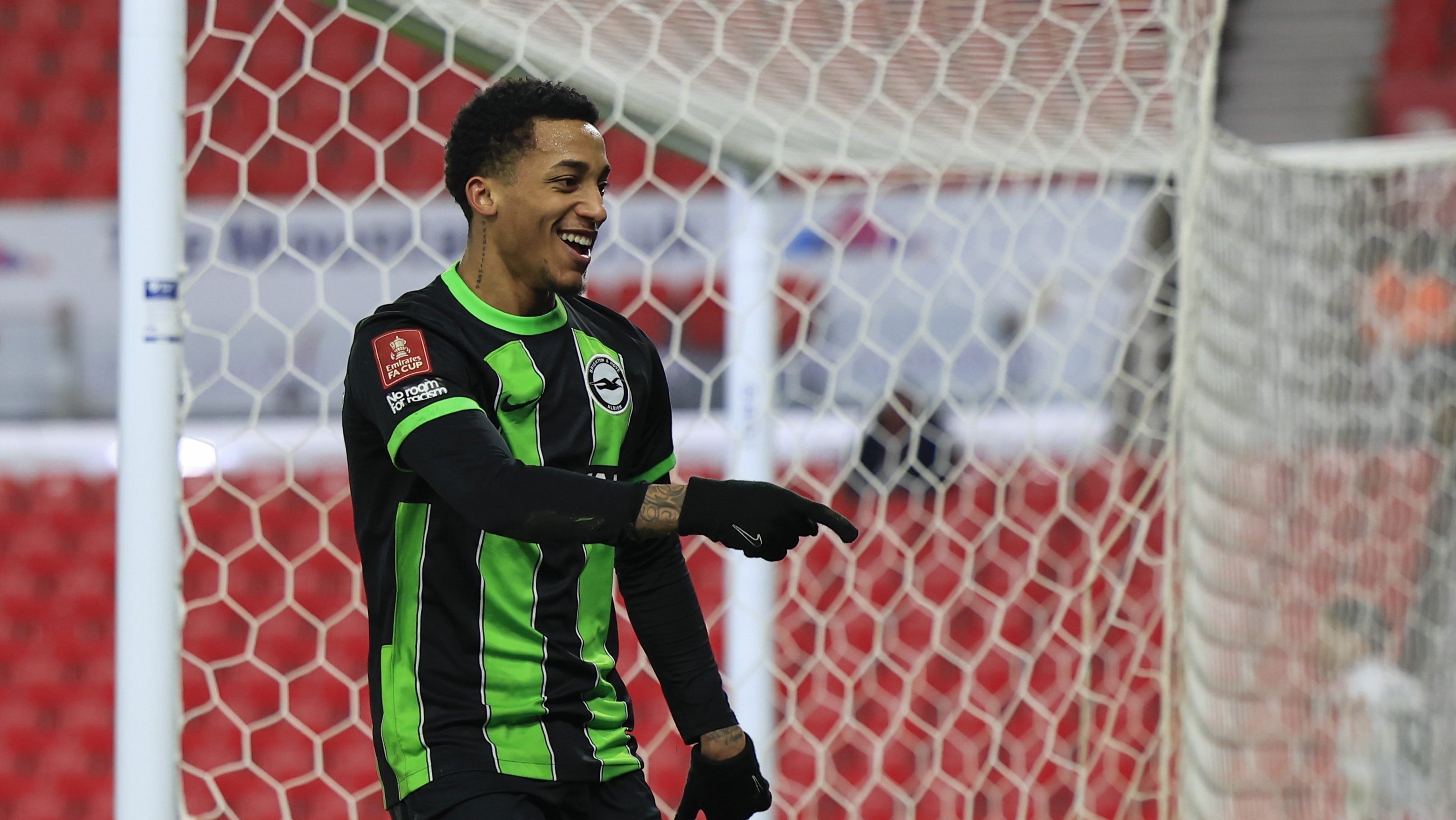 Jo&atilde;o Pedro segue empilhando gols pelo Brighton e s&oacute; perde para Haaland e Salah na temporada