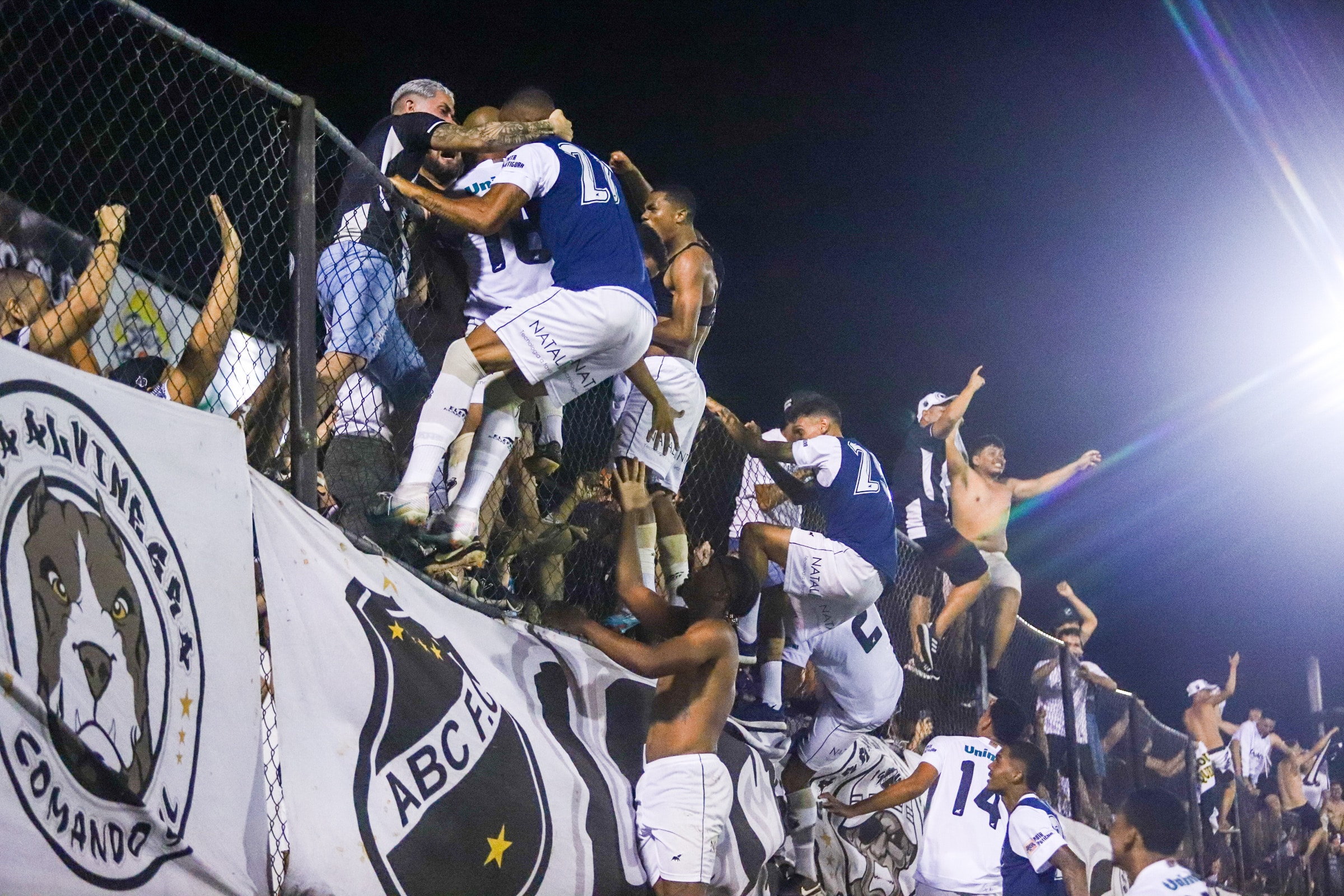 Com direito a goleada por 4 a 0 e classifica&ccedil;&atilde;o nos p&ecirc;naltis, Juazeirense e ABC garantem vaga na fase de grupos da Copa do Nordeste