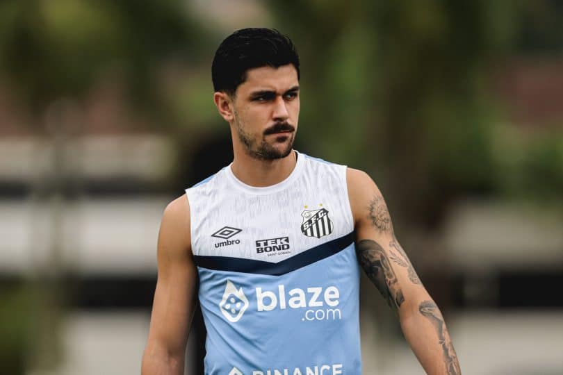 Depois de Zanocelo, Estoril atravessa Arouca e fica perto de tirar João Basso do Santos