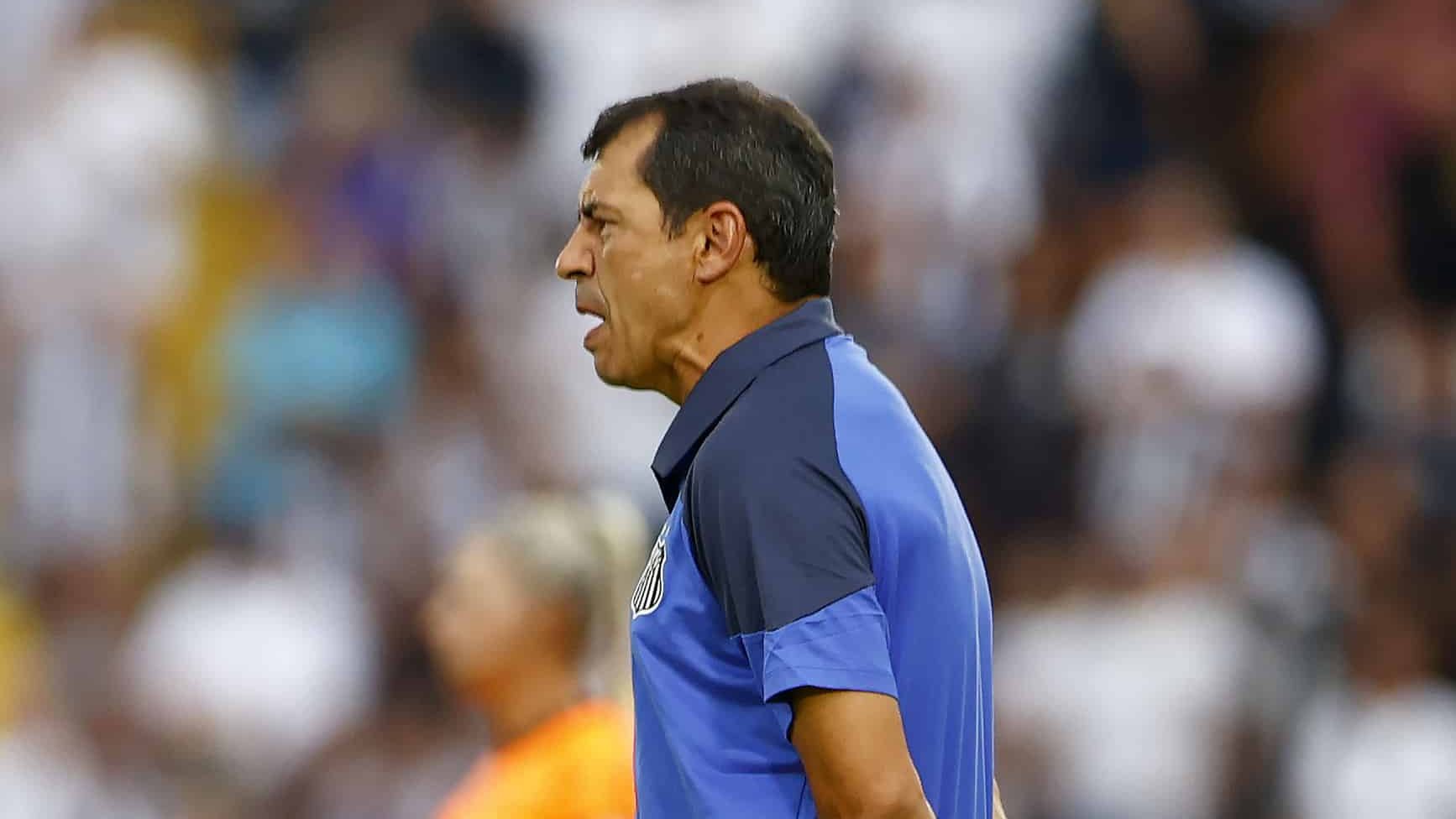 Tranquilo com a&ccedil;&atilde;o na Fifa, Carille tem confian&ccedil;a em Otero correspondida na estreia do Santos