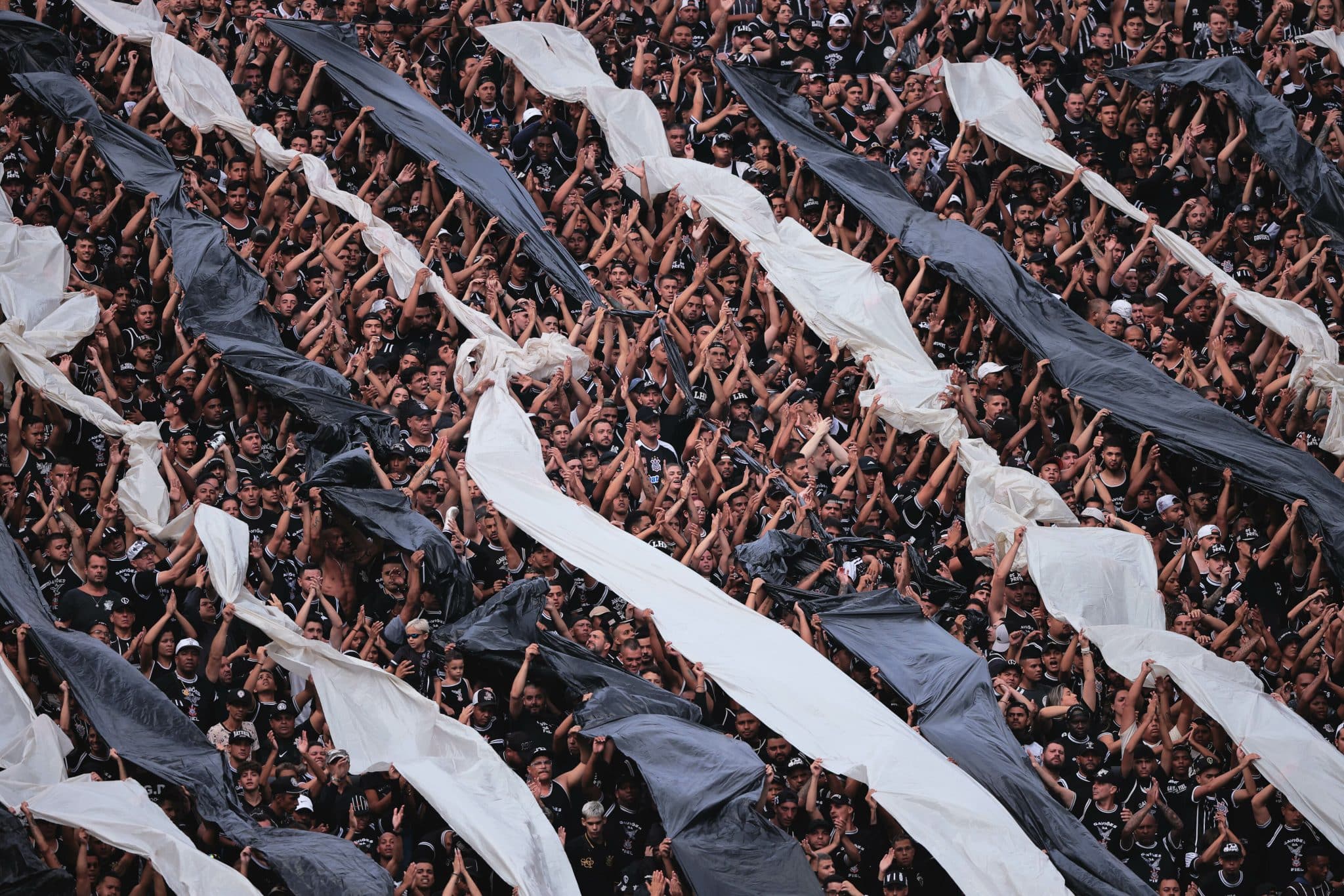 Torcedor do Corinthians se apega &agrave; m&iacute;stica dos t&iacute;tulos na Copinha para crer em bom ano do profissional