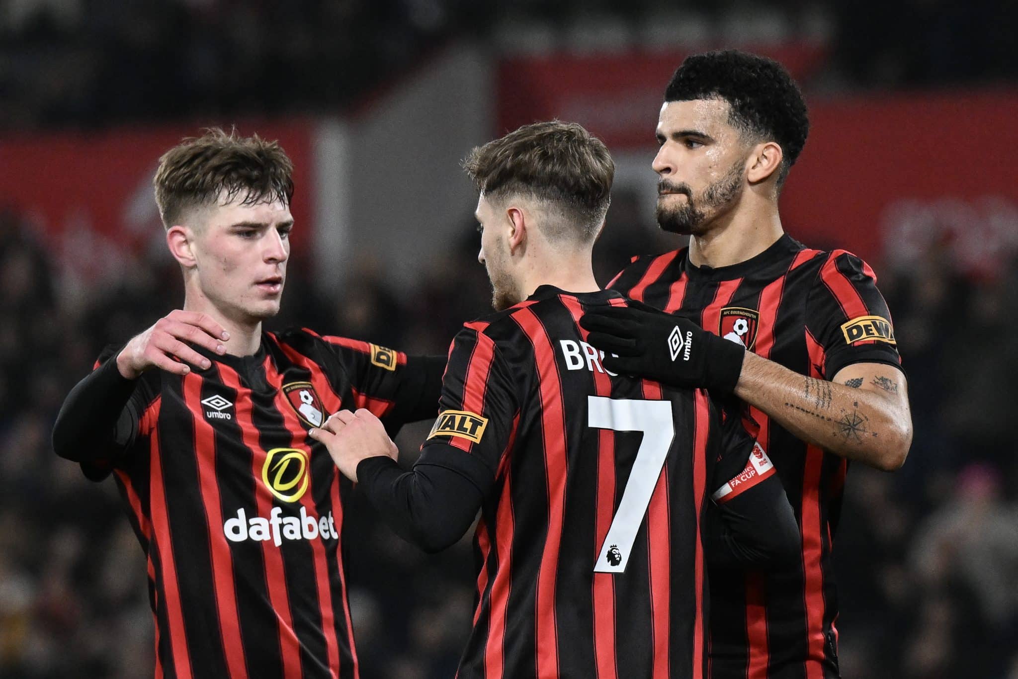 O Bournemouth precisou de 45 minutos para massacrar o Swansea e ir &agrave;s oitavas da Copa da Inglaterra