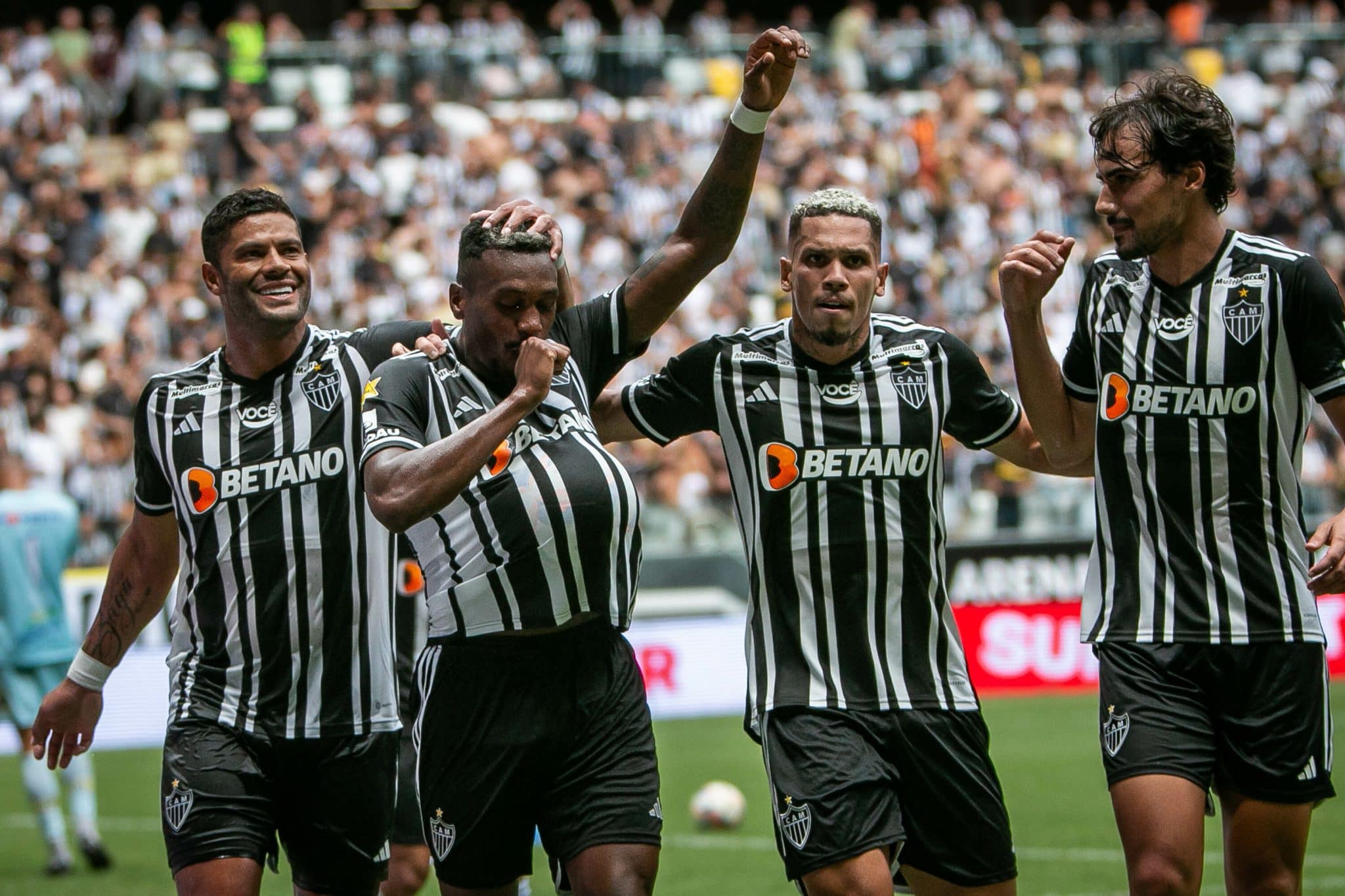 Hulk coloca o jogo no bolso, Scarpa estreia e Atl&eacute;tico-MG goleia o Democrata-GV em ritmo de treino