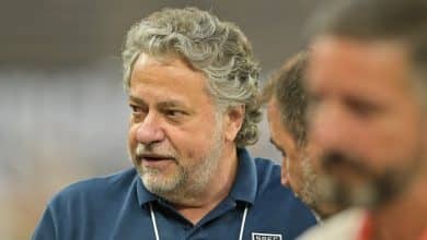 &lsquo;Remete ao futebol antigo&rsquo;: presidente do S&atilde;o Paulo e Carpini criticam arbitragem de Edina Alves em derrota no cl&aacute;ssico