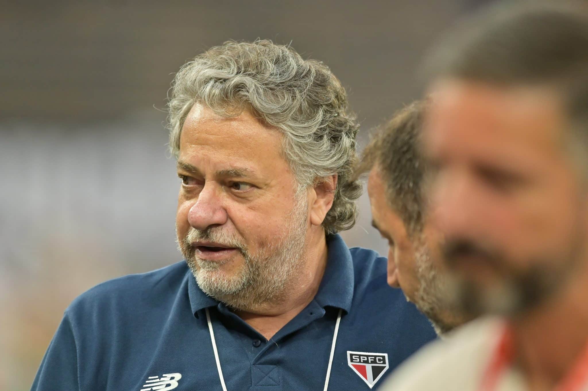 &lsquo;Remete ao futebol antigo&rsquo;: presidente do S&atilde;o Paulo e Carpini criticam arbitragem de Edina Alves em derrota no cl&aacute;ssico
