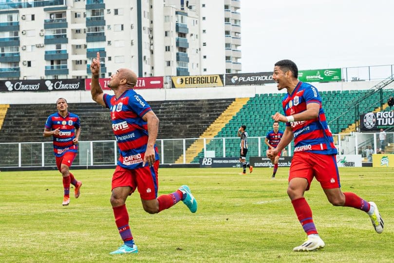Adversário do Vasco na Copa do Brasil está sem divisão e tem irmão de Diego Tardelli como destaque