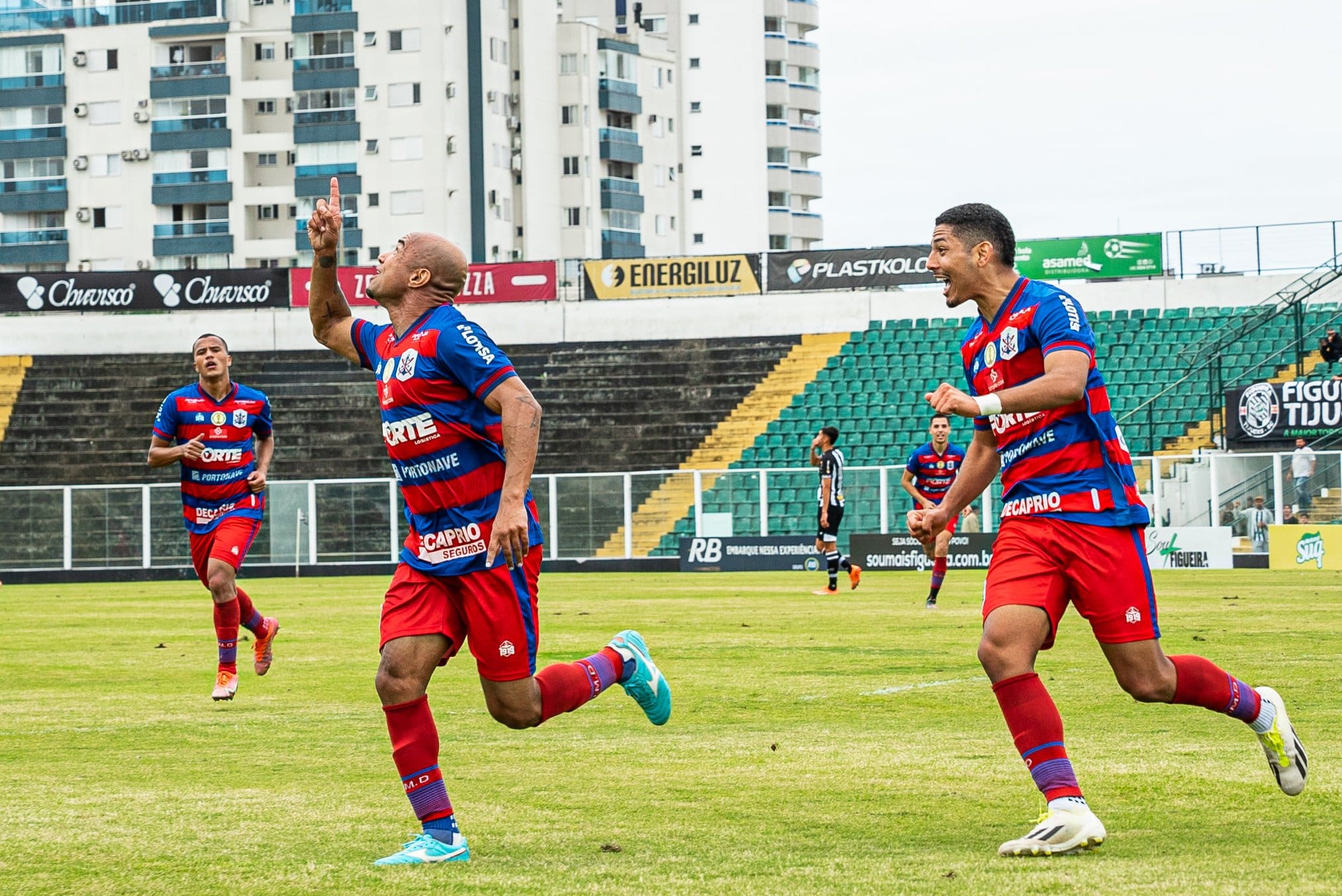 Advers&aacute;rio do Vasco na Copa do Brasil est&aacute; sem divis&atilde;o e tem irm&atilde;o de Diego Tardelli como destaque