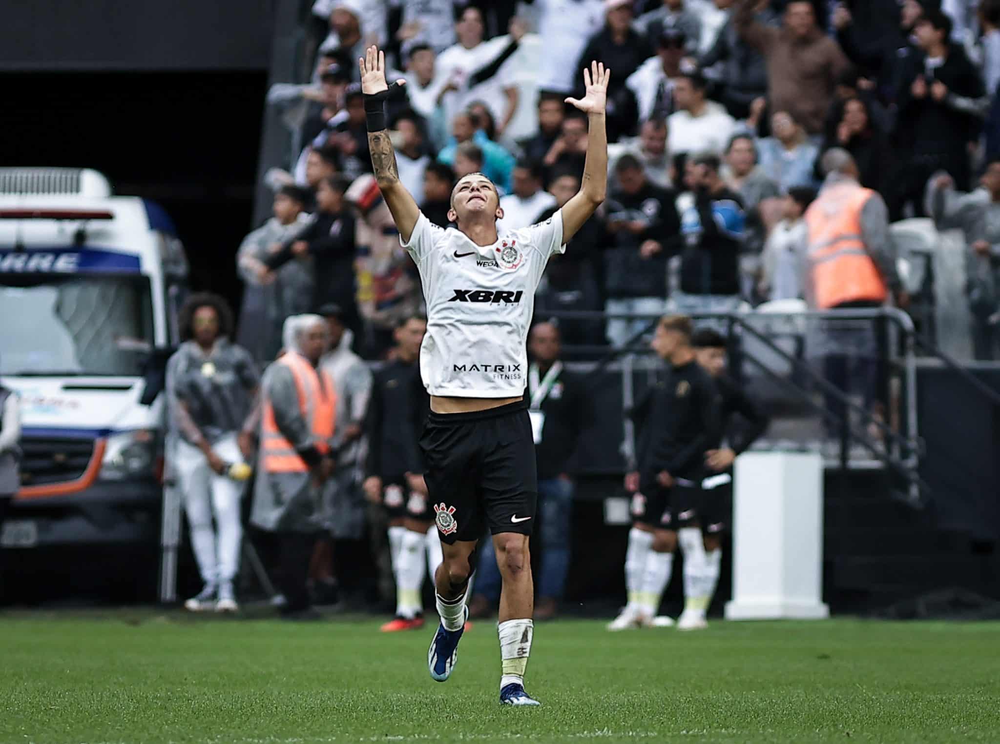 Base faz o que profissional n&atilde;o faz h&aacute; anos, Corinthians bate Cruzeiro e &eacute; campe&atilde;o da Copinha
