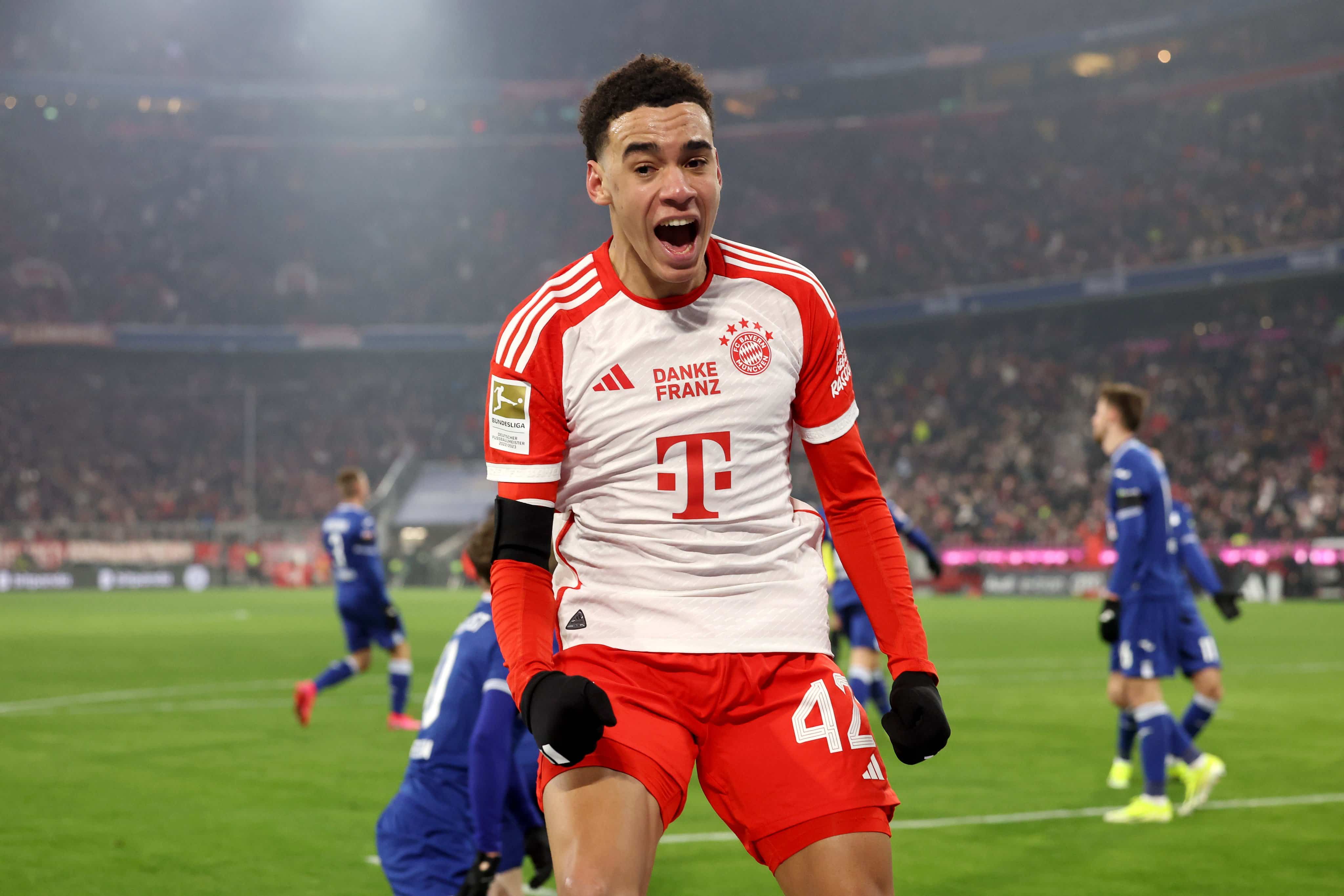 Bayern de Munique leva sustos, mas vence o Hoffenheim em dia de homenagens a Beckenbauer