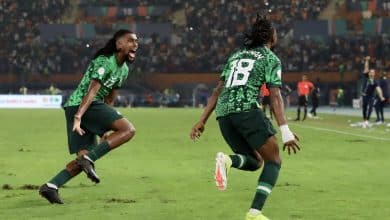 Em noite inspirada de atacante da Atalanta, Nig&eacute;ria vence cl&aacute;ssico diante de Camar&otilde;es e vai &agrave;s quartas da CAN