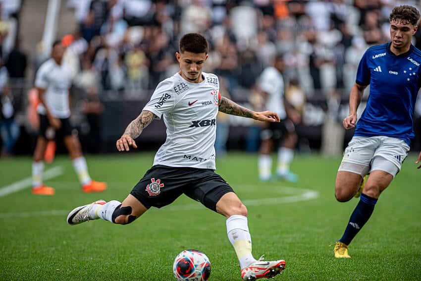 O Corinthians at&eacute; conseguia chegar em trocas r&aacute;pidas de passe, mas isso aconteceu com pouca frequ&ecirc;ncia