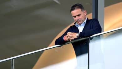 Marc Overmars &eacute; banido do futebol por comportamento sexual inadequado