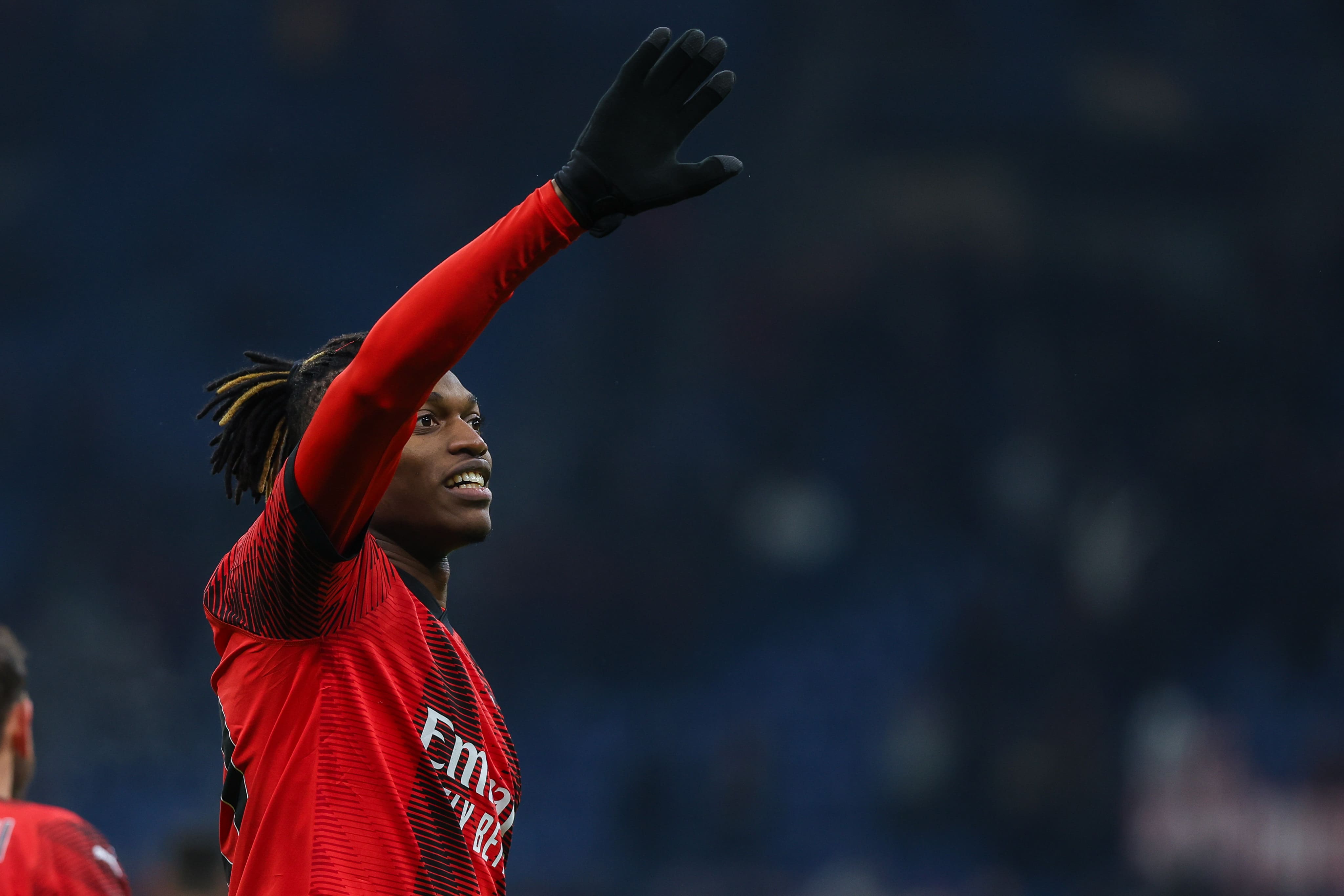 Rafael Le&atilde;o faz as pazes com a torcida do Milan em goleada: &lsquo;Vamos continuar juntos&hellip;&rsquo;