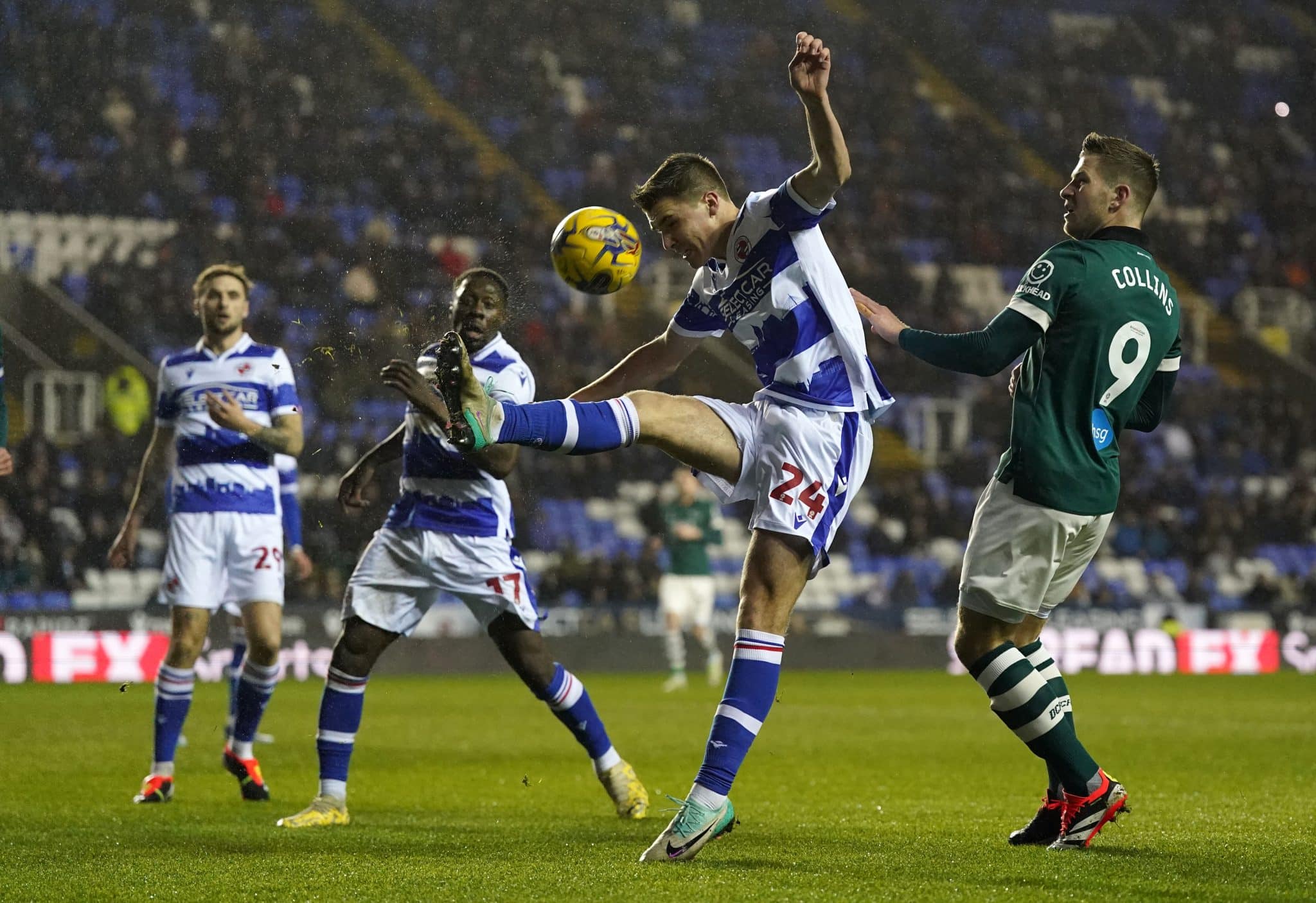 Invas&atilde;o de campo massiva rende perda de pontos na Inglaterra