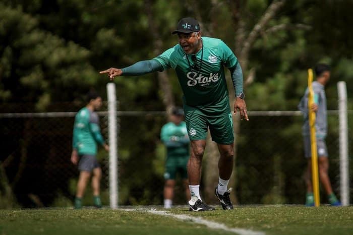 Pelo Juventude, Roger Machado reencontra Grêmio um ano e cinco meses após demissão