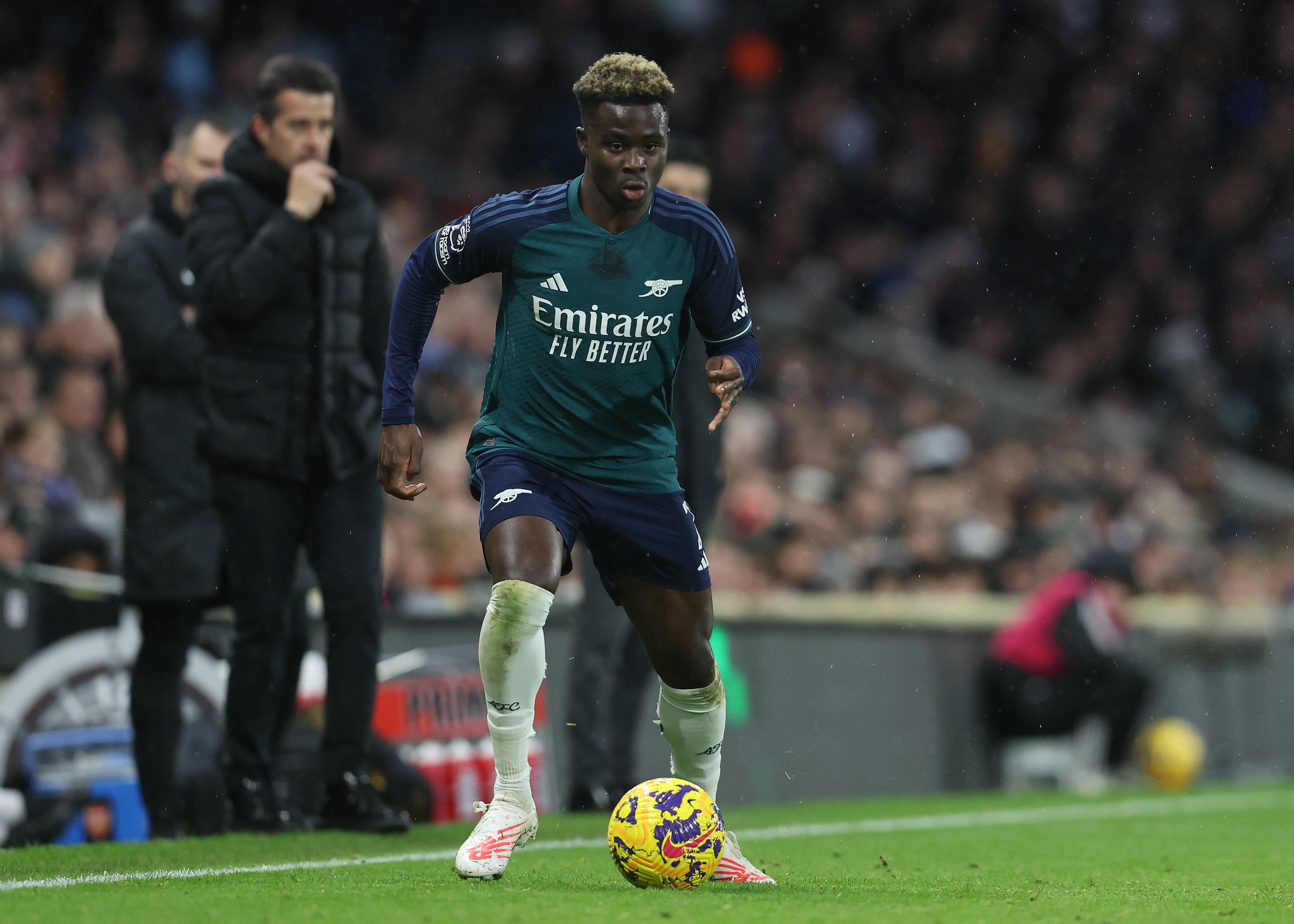Quantidade de faltas sofridas por Bakayo Saka faz Arsenal apelar ao corpo de arbitragem da Premier League