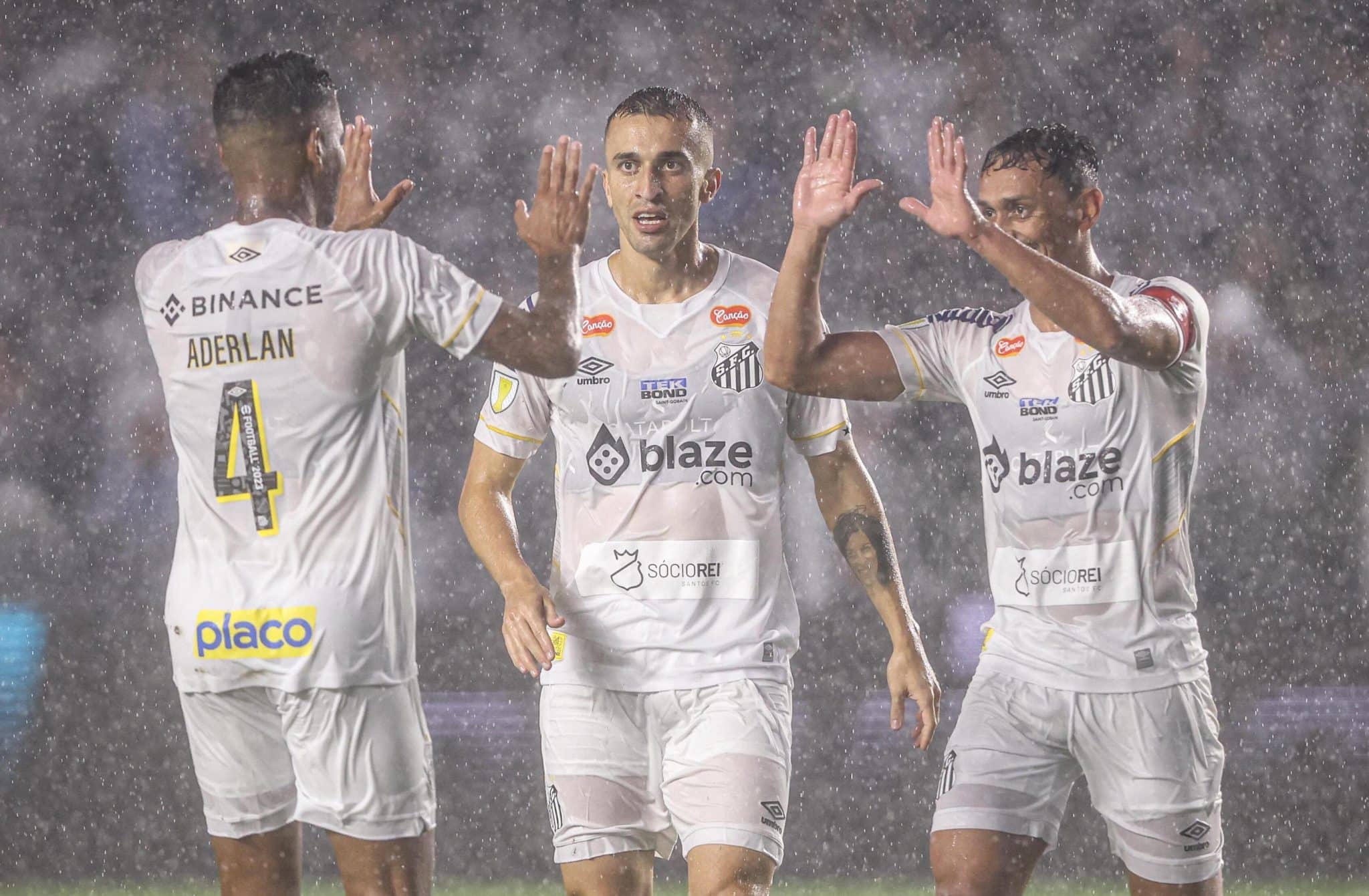 Aderlan, Schimdt e Pituca contra a Ponte