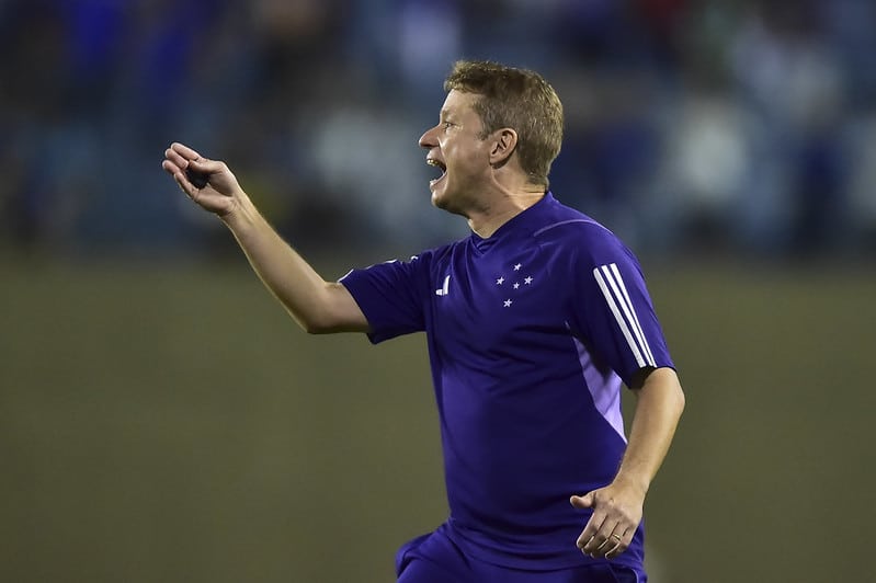 Treinador Fernando Seabra tem feito grande trabalho no comando do Cruzeiro sub-20