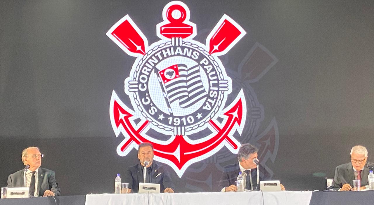 Augusto Melo toma posse como presidente do Corinthians, anuncia tr&ecirc;s refor&ccedil;os e empresa para auditoria