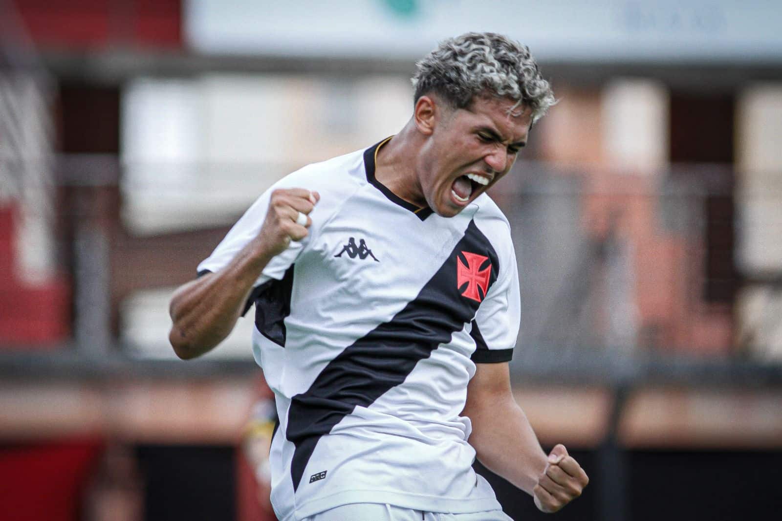 Em jogo com clima de cl&aacute;ssico, Vasco vence o Flamengo-SP e avan&ccedil;a na Copinha