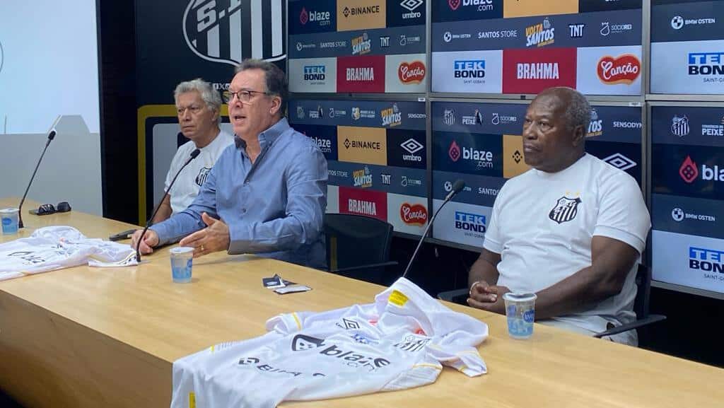 Santos anuncia perman&ecirc;ncia de Morelos, n&atilde;o entende Lucas Lima e se v&ecirc; seguro em briga por Carille