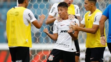 Uma goleada classificou o Corinthians para as oitavas da Copinha e manteve sonho do 11&ordm; t&iacute;tulo