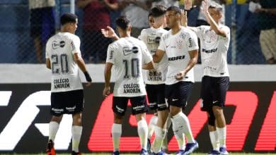 Corinthians chega a semifinal de Copinha ap&oacute;s quatro anos, e segue vivo em busca do 11&ordm; t&iacute;tulo