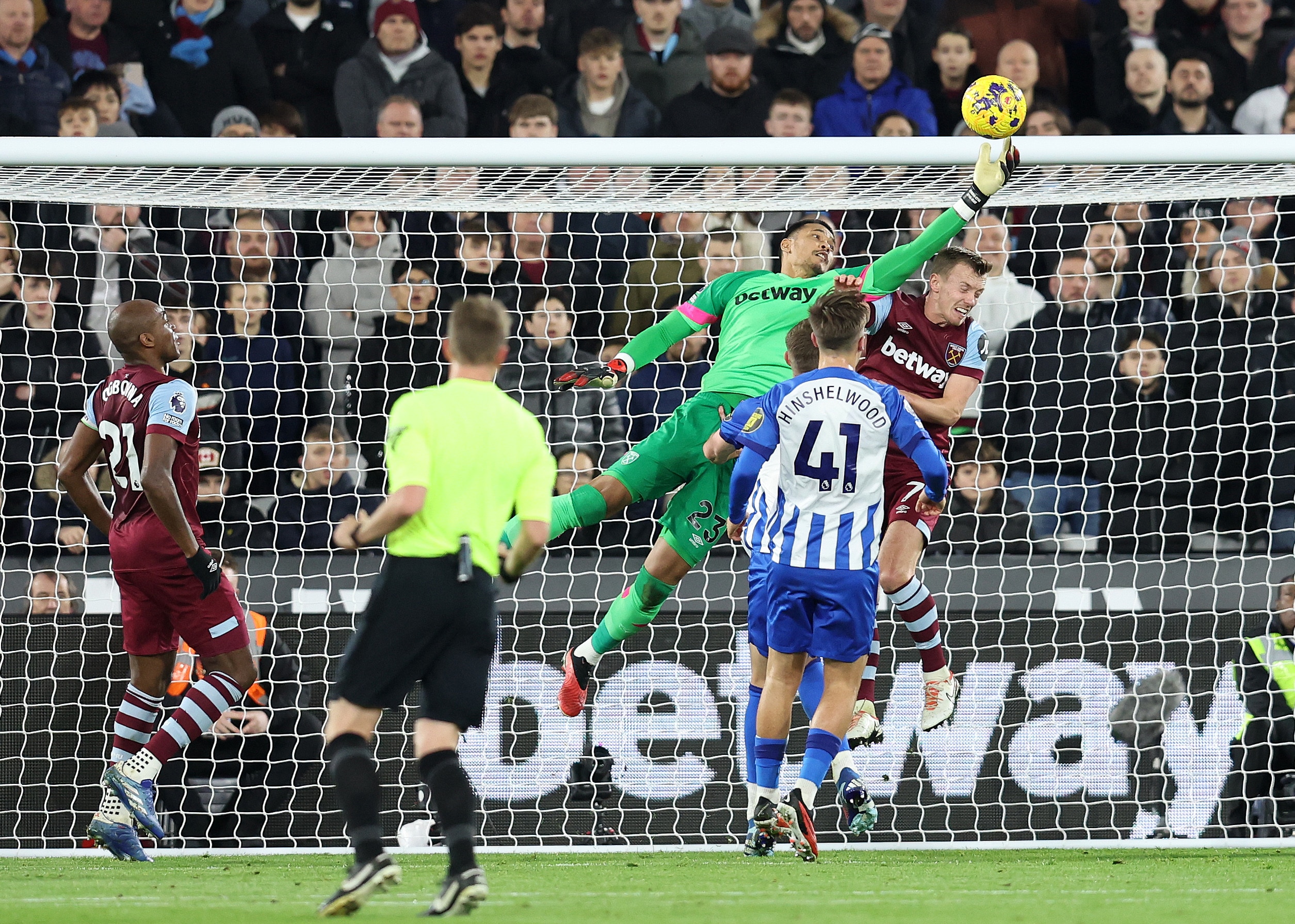 O Brighton perdeu um caminh&atilde;o de gols e, gra&ccedil;as a Areola, o West Ham saiu no lucro