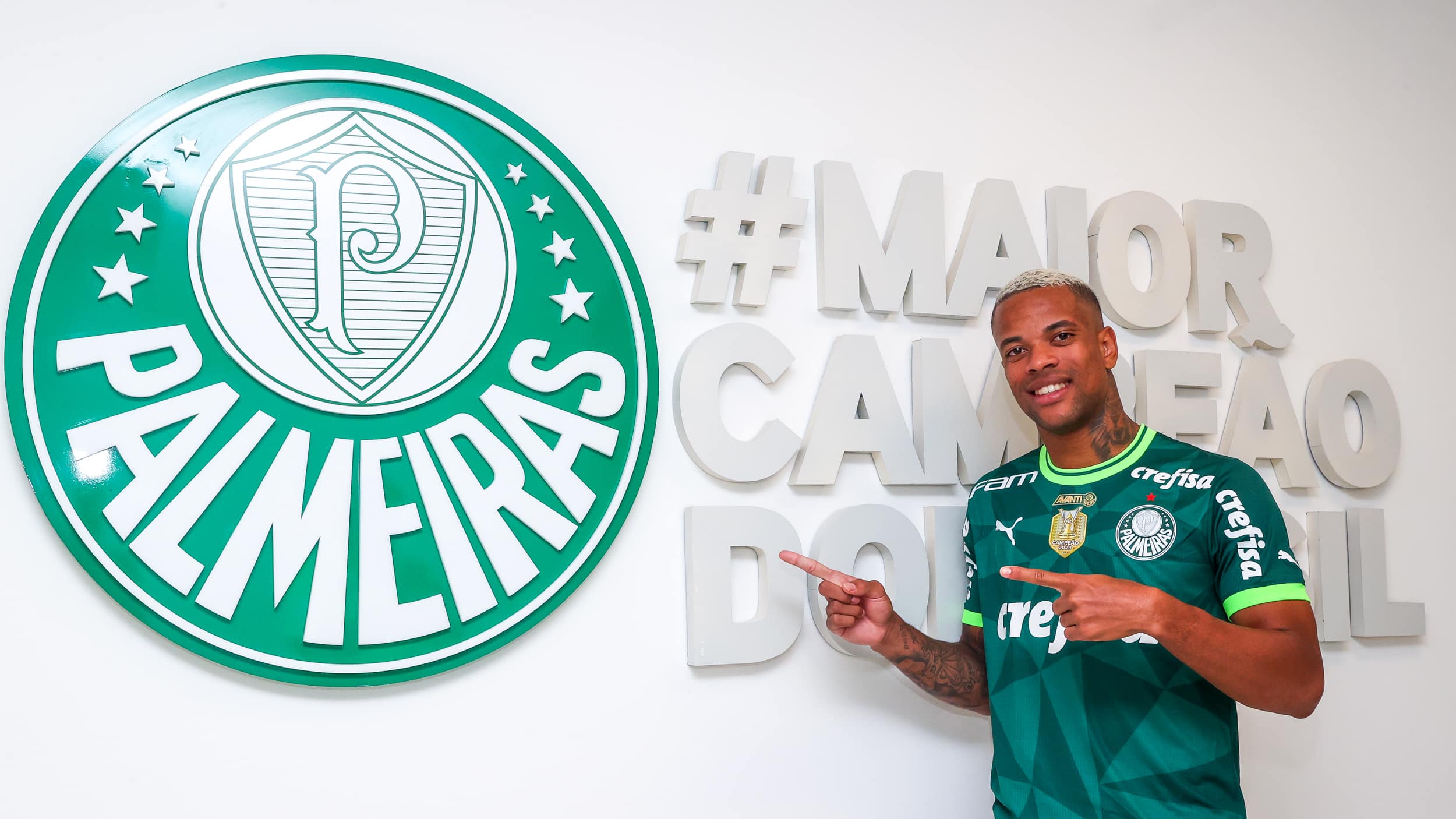 Muro entre CTs vira pared&atilde;o do BBB, e Palmeiras alfineta S&atilde;o Paulo em an&uacute;ncio de&nbsp;Caio&nbsp;Paulista