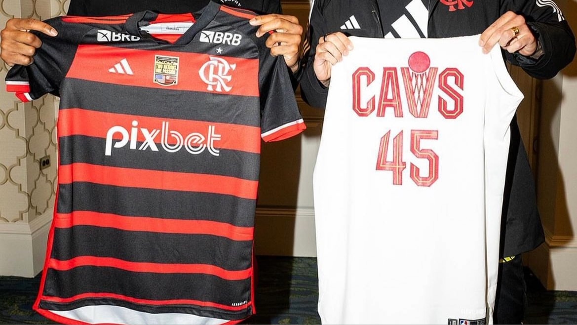 Novo uniforme do Flamengo divide opini&otilde;es, mas anima por motivo inusitado