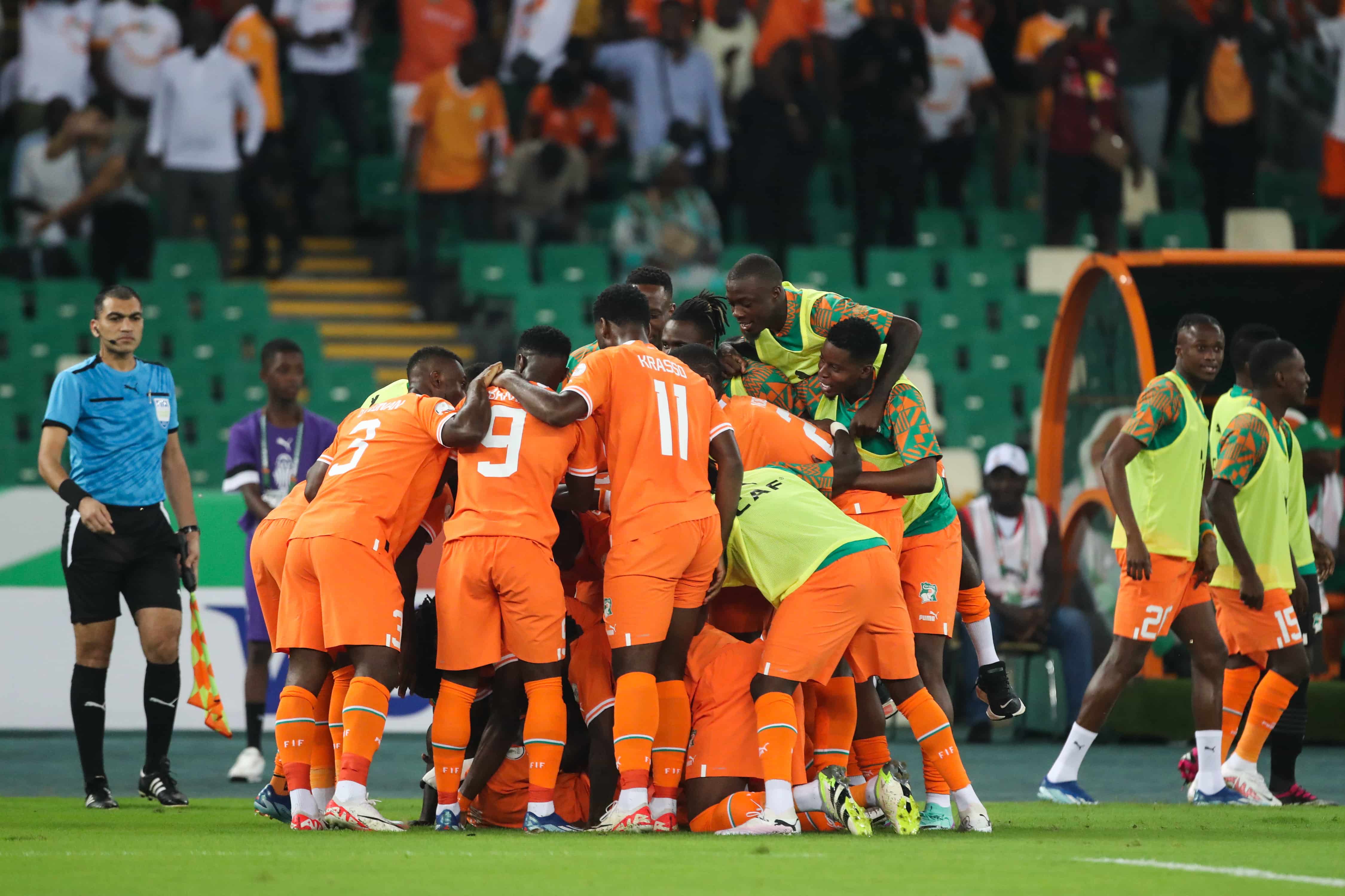 Copa Africana de Na&ccedil;&otilde;es come&ccedil;a com gola&ccedil;os definindo a vit&oacute;ria da anfitri&atilde; Costa do Marfim