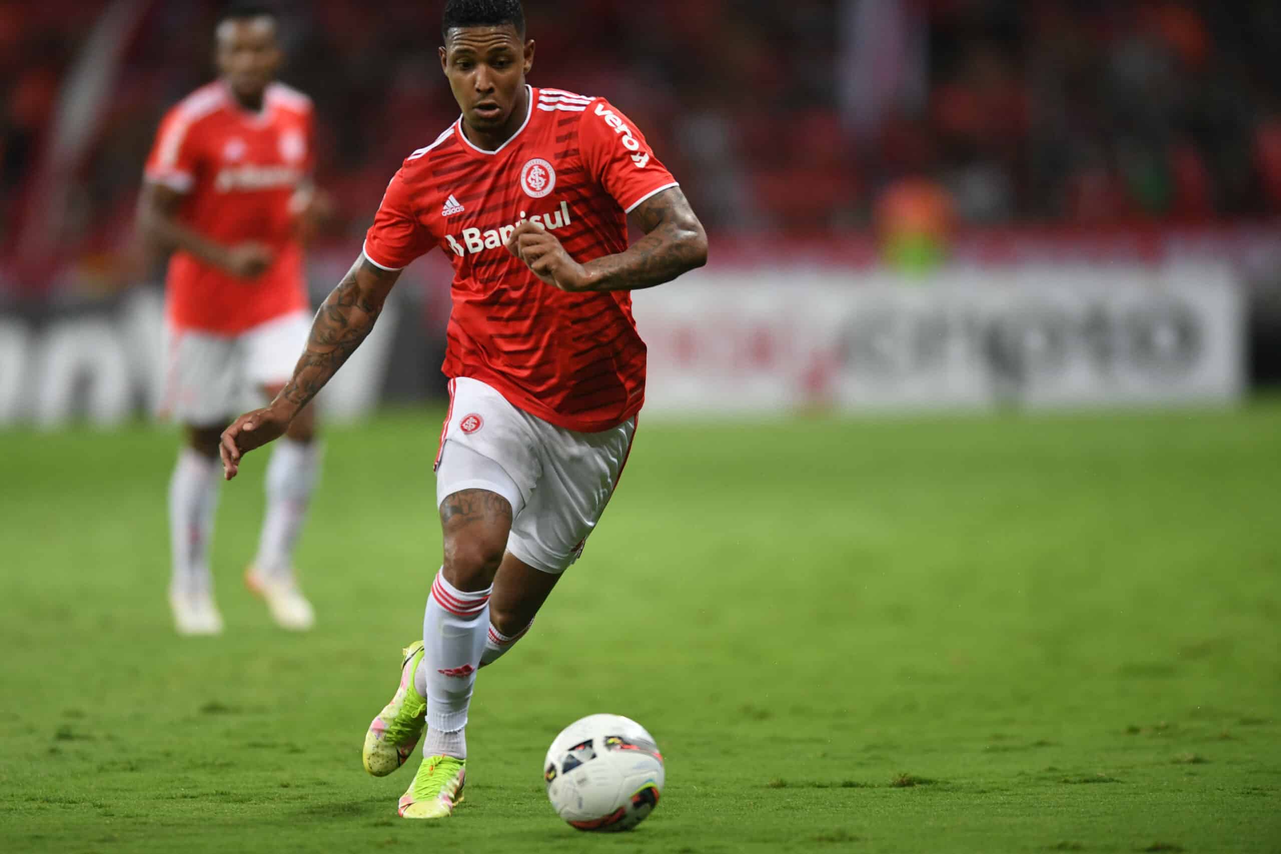 Ap&oacute;s Jo&atilde;o Victor, Vasco surpreende e anuncia chegada de David, do Inter, por empr&eacute;stimo