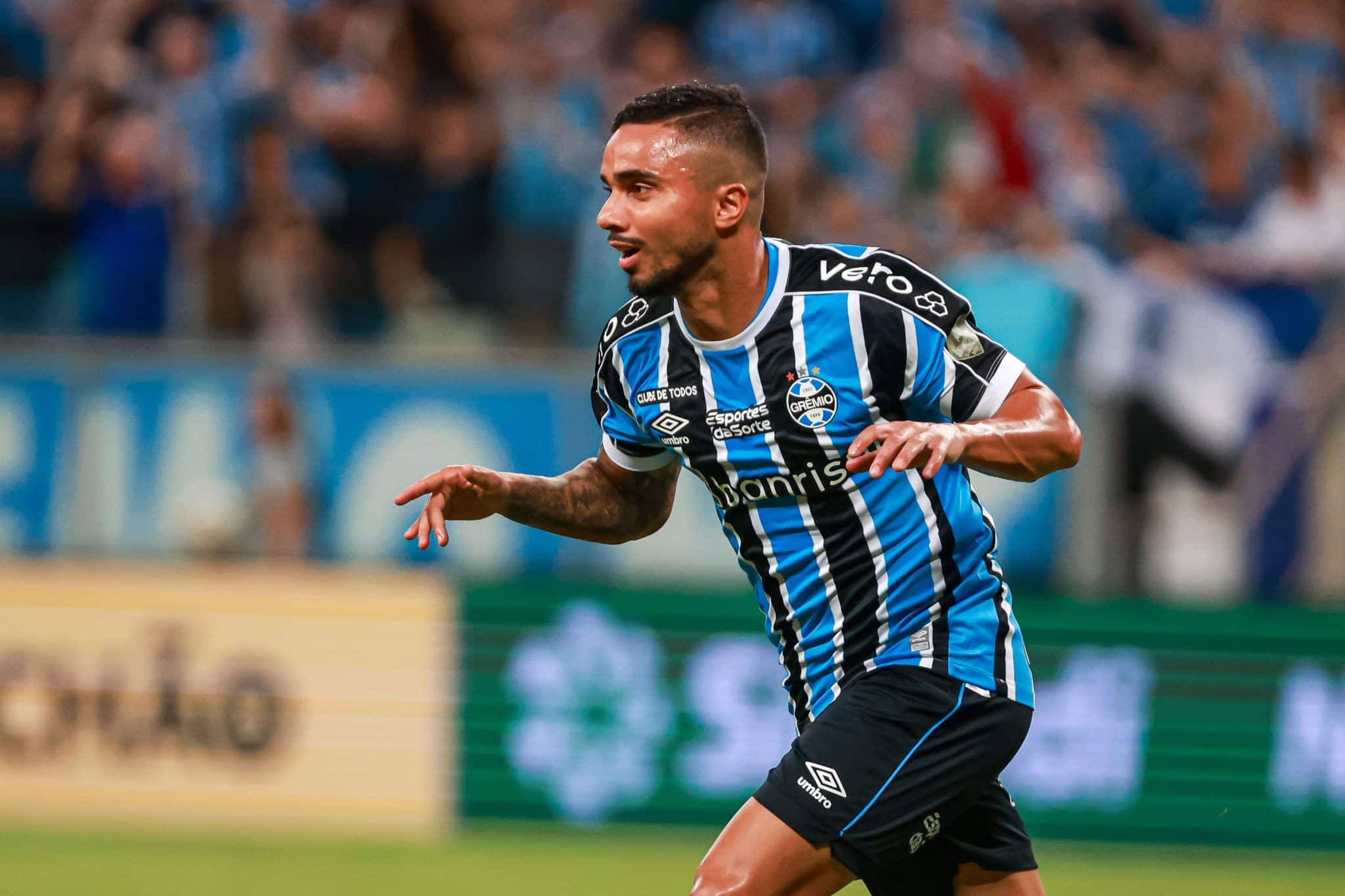 Artilheiro inesperado faz Gr&ecirc;mio superar les&otilde;es e o Juventude para assumir a lideran&ccedil;a do Gauch&atilde;o