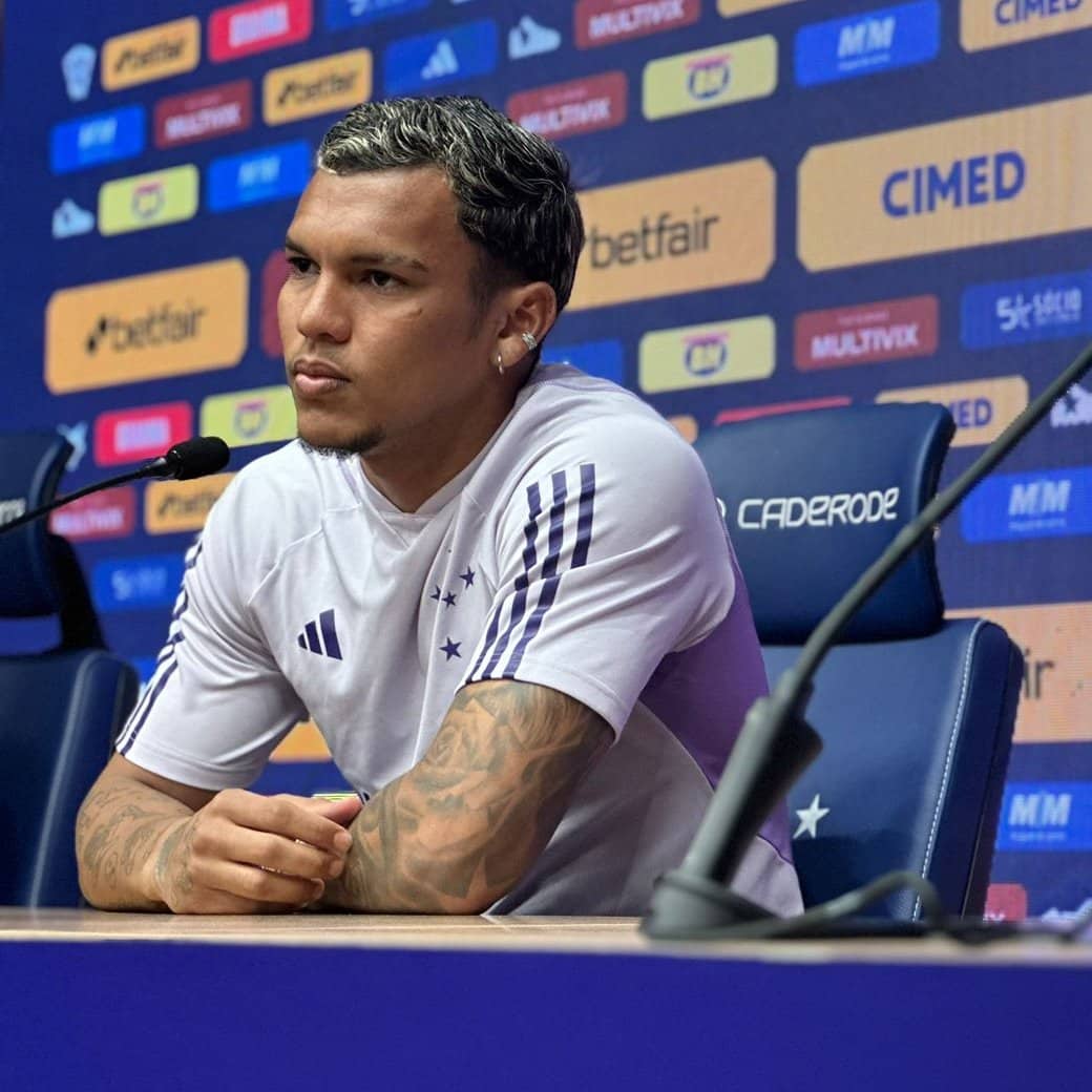 Em apresenta&ccedil;&atilde;o no Cruzeiro, Veron explica que les&otilde;es no Porto n&atilde;o foram por indisciplina