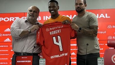 Robert Renan &eacute; apresentado no Internacional e diz que volta para o Brasil &lsquo;n&atilde;o &eacute; retrocesso&rsquo;