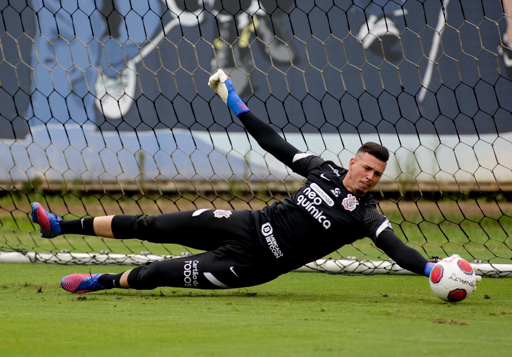 O Internacional precisa de um goleiro reserva, e v&ecirc; Ivan como op&ccedil;&atilde;o segura