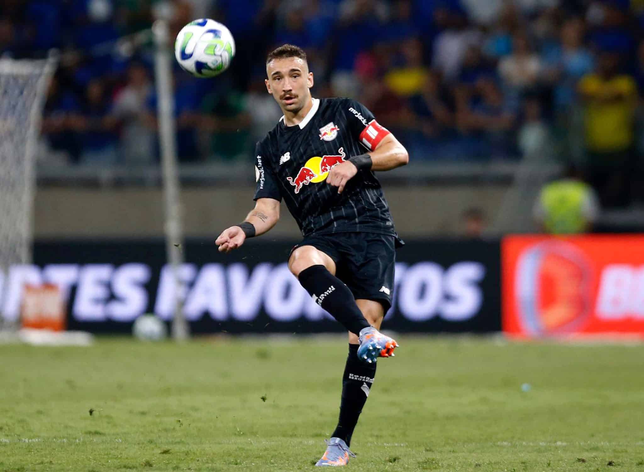 Com Domingos Duarte na mira, Flamengo aposta &uacute;ltimas fichas em L&eacute;o Ortiz