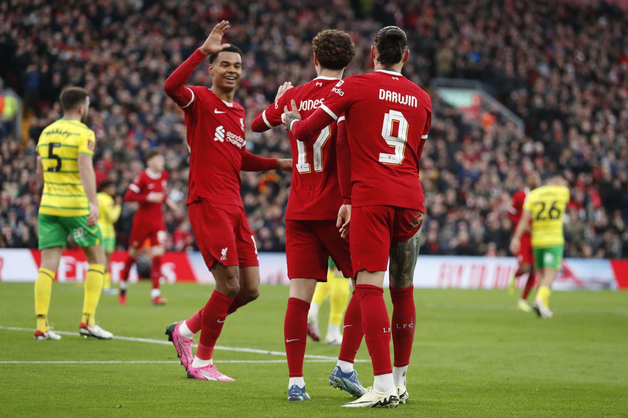 Em jogo animado, Liverpool passa f&aacute;cil pelo Norwich em Anfield e garante vaga nas oitavas da Copa da Inglaterra